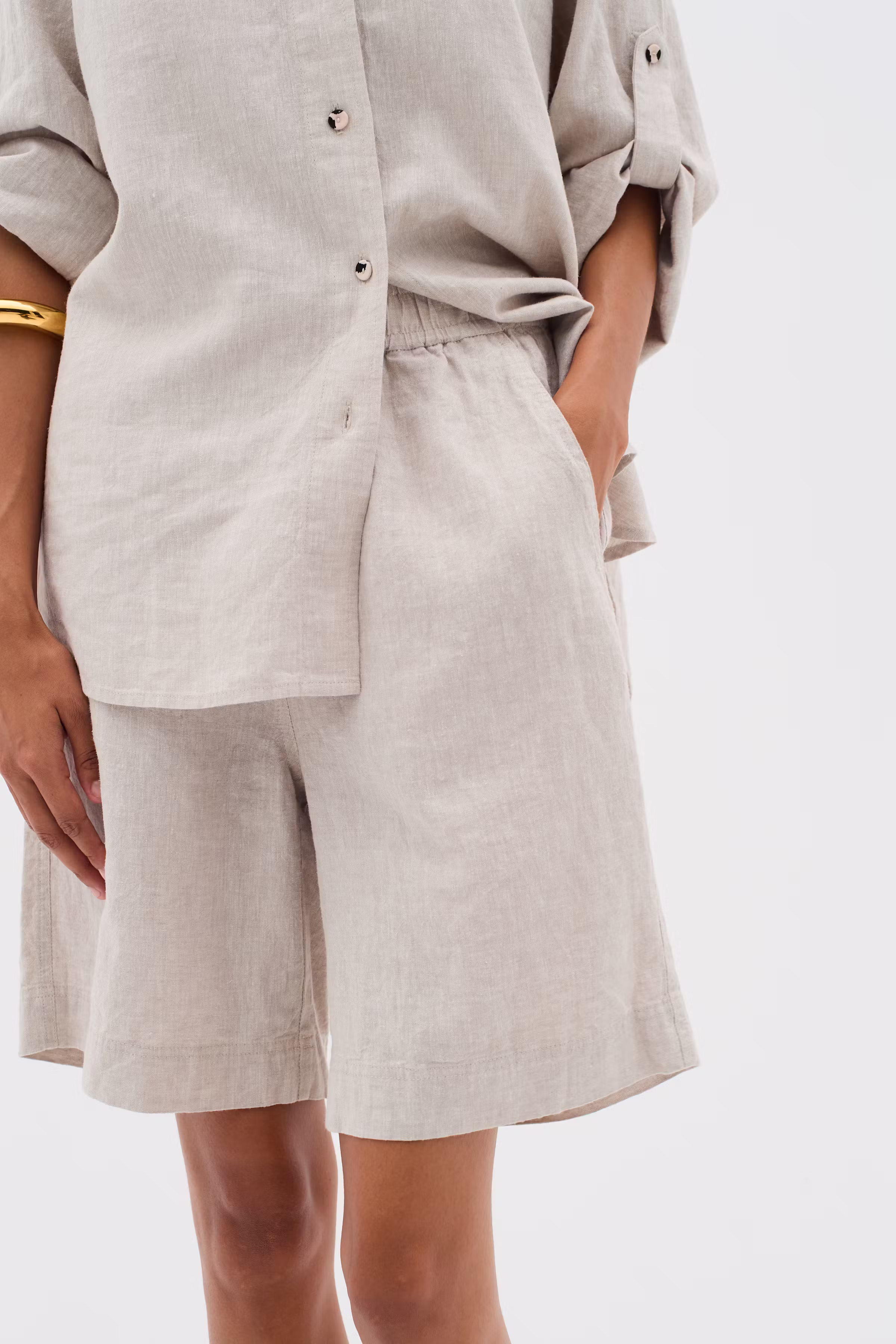 RimoneIW Linen Shorts LOOKBOOK FRONT 30110363-1304031