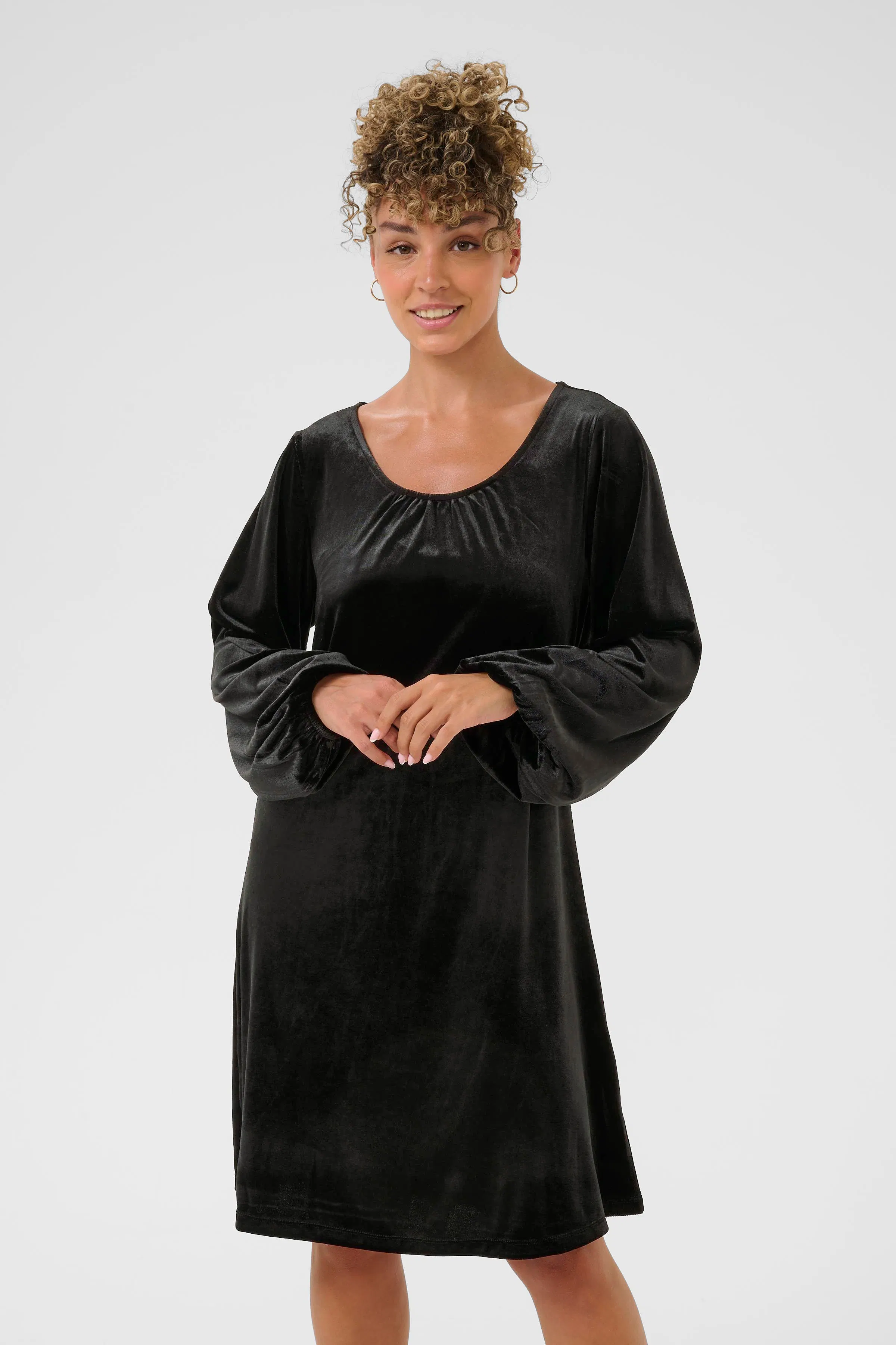 CRFrosty Velour Kjole LOOKBOOK FRONT 10614448-100120