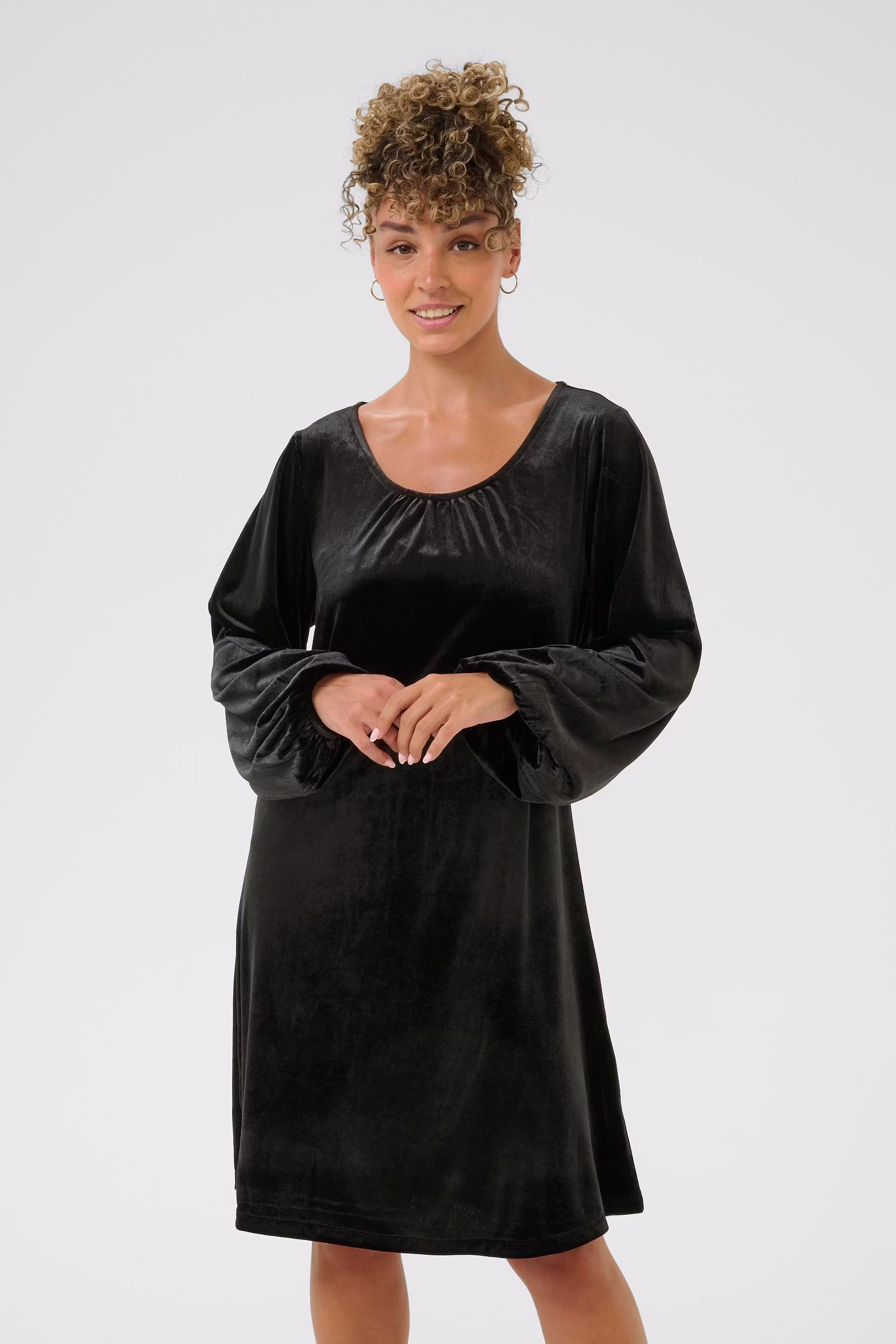 CRFrosty Velour Klänning LOOKBOOK FRONT 10614448-100120