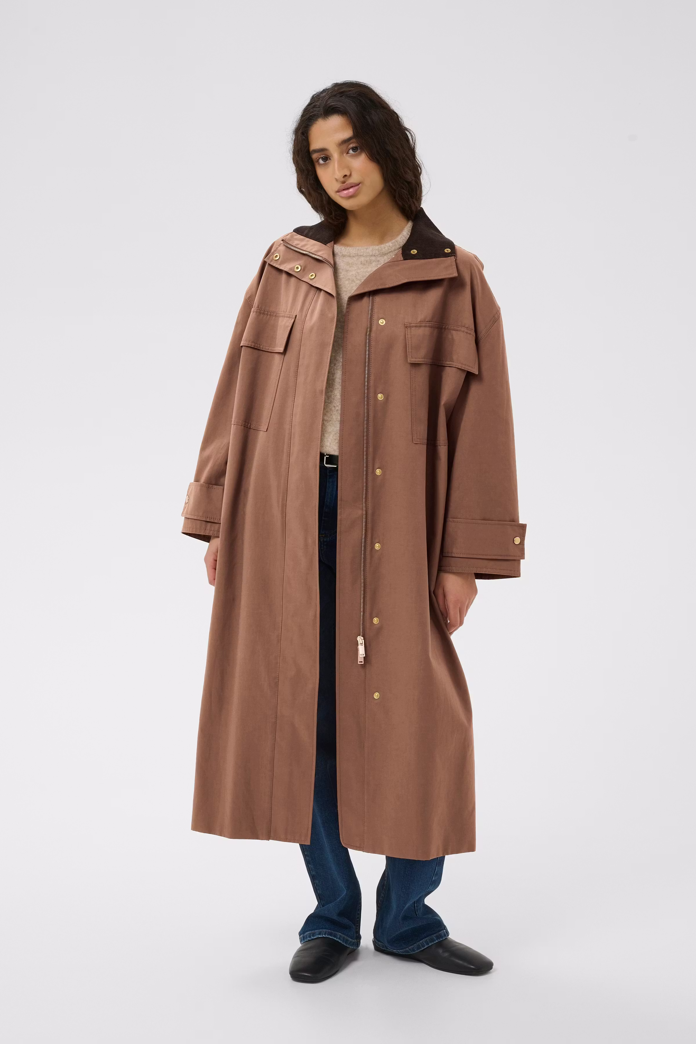 GRACELYNNIW Mantel LOOKBOOK FRONT 30112271-181314