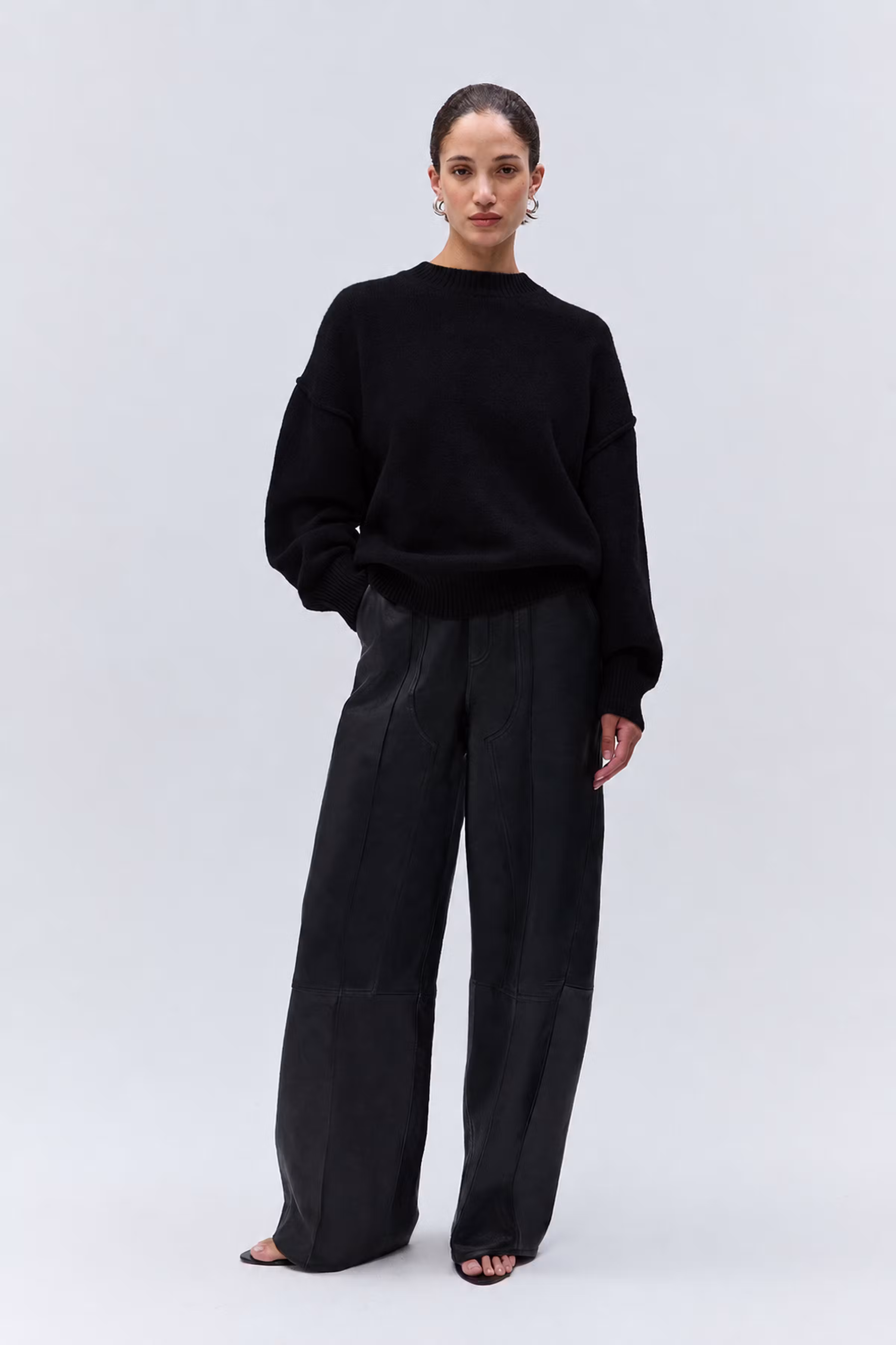 IOKassidy Pullover LOOKBOOK FRONT 30600034-BK999