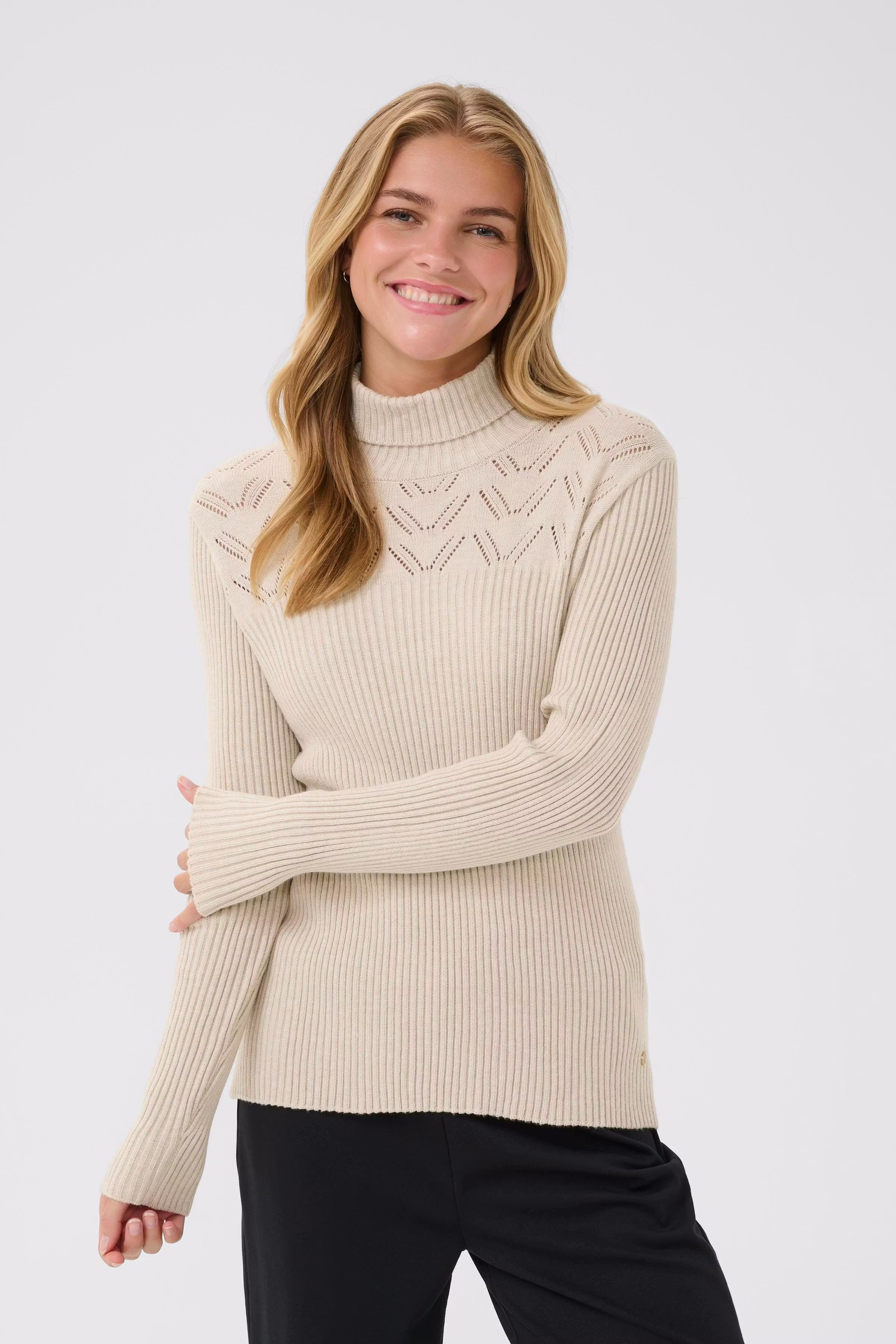 CRDela Pullover LOOKBOOK FRONT 10614331-100232