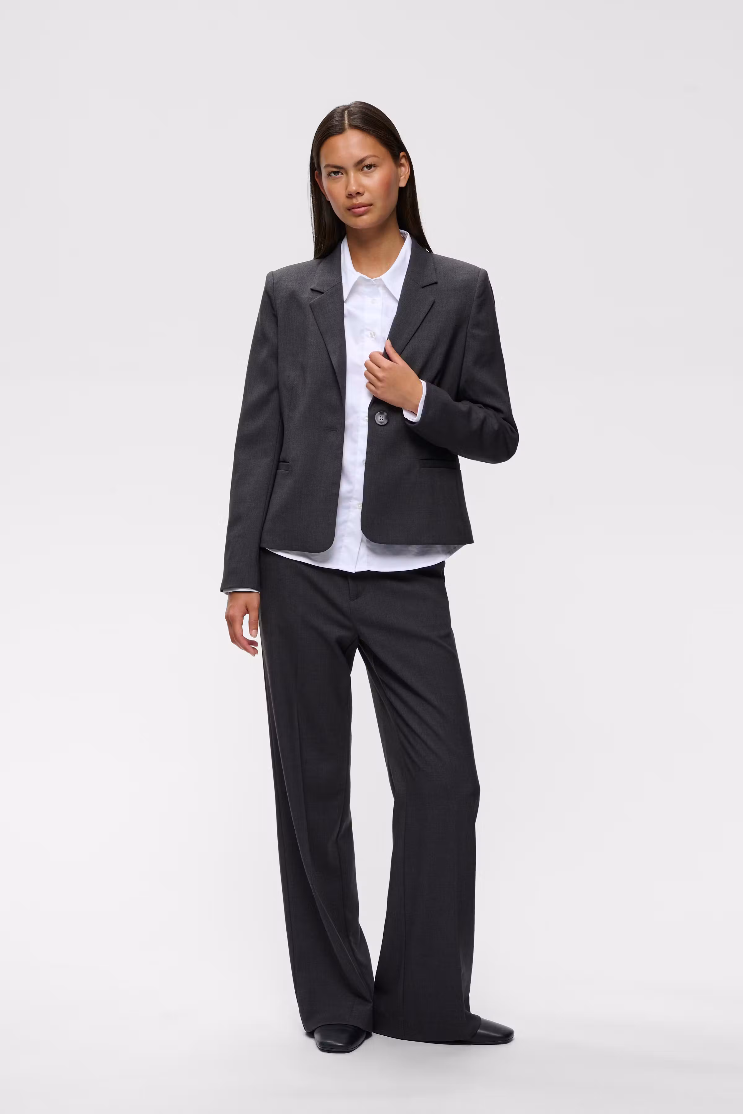 YuktaIW Trousers LOOKBOOK FRONT 30111129-301744
