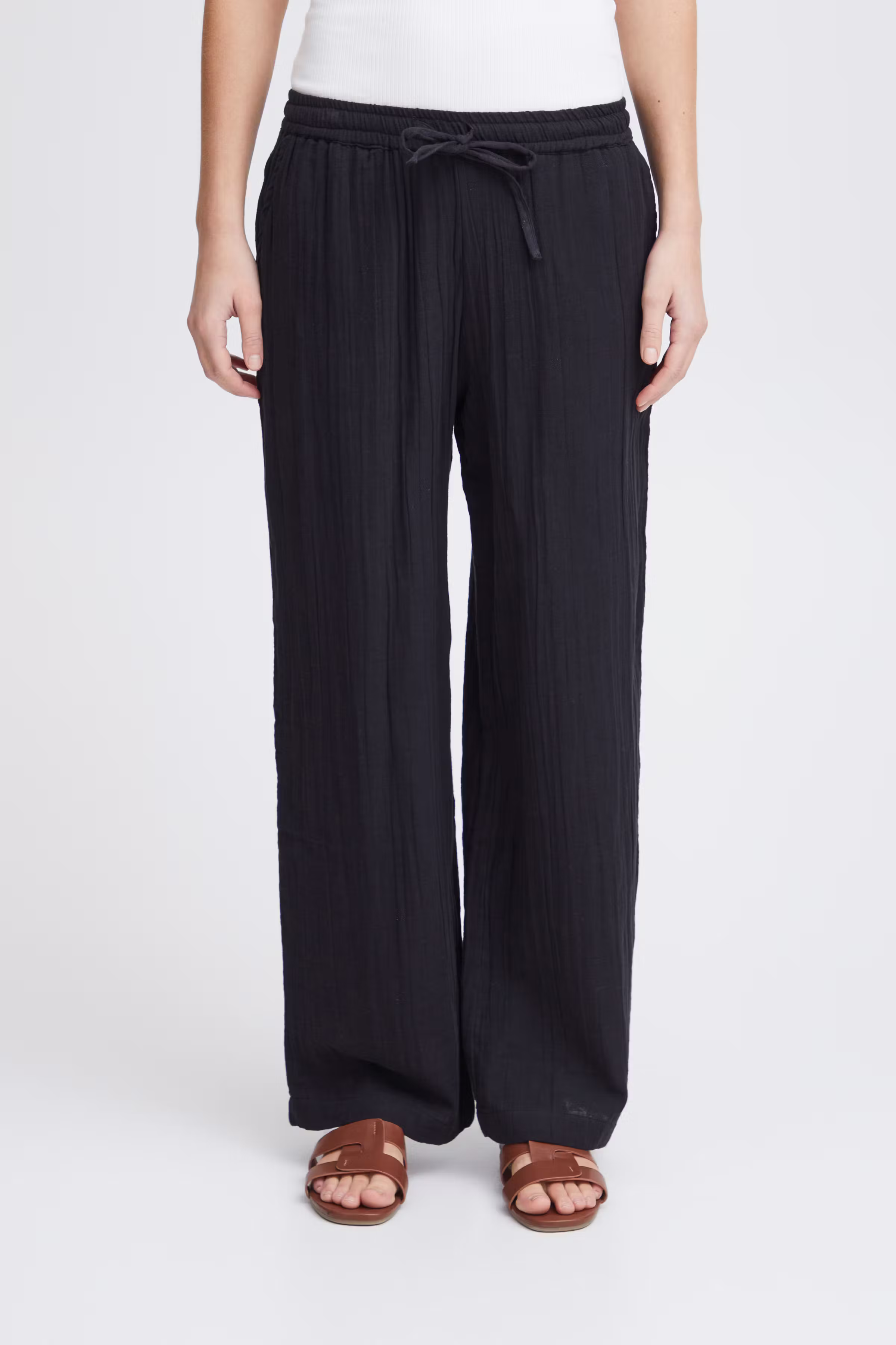 IAFOXA Byxor LOOKBOOK FRONT 20121644-194008
