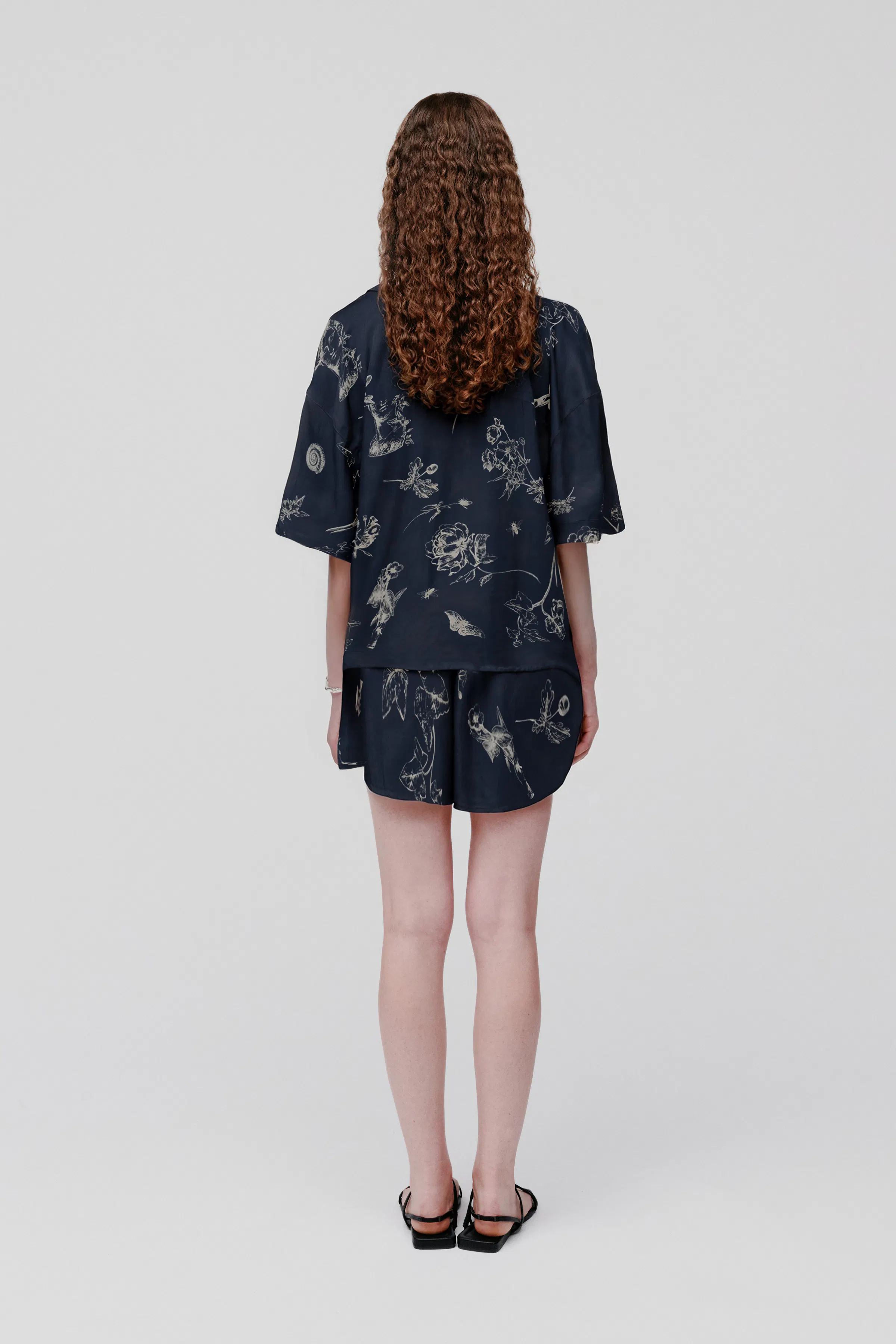 IOPIPER Shorts LOOKBOOK BACK 30600643-MC2174