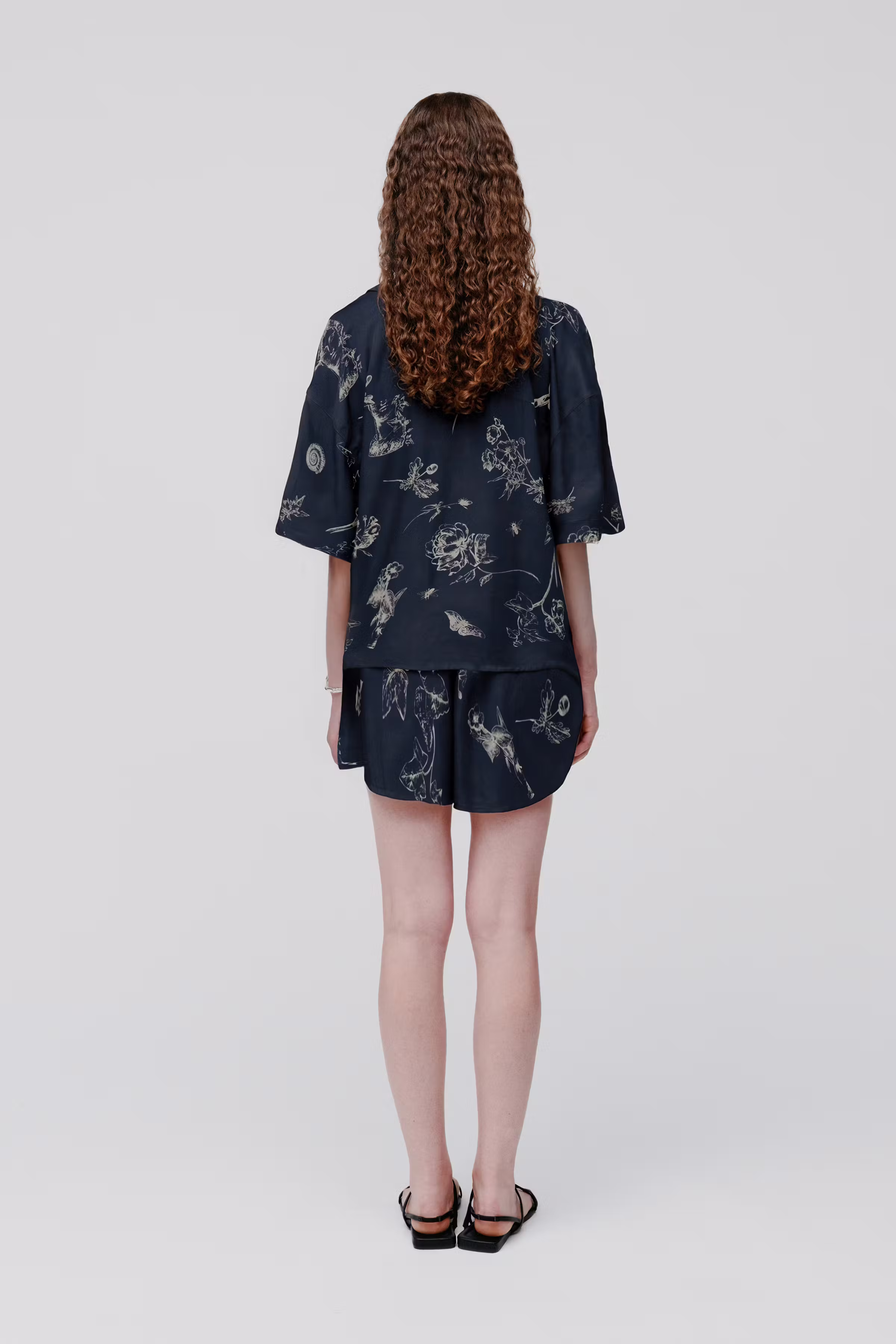 IOPIPER Shorts LOOKBOOK BACK 30600643-MC2174