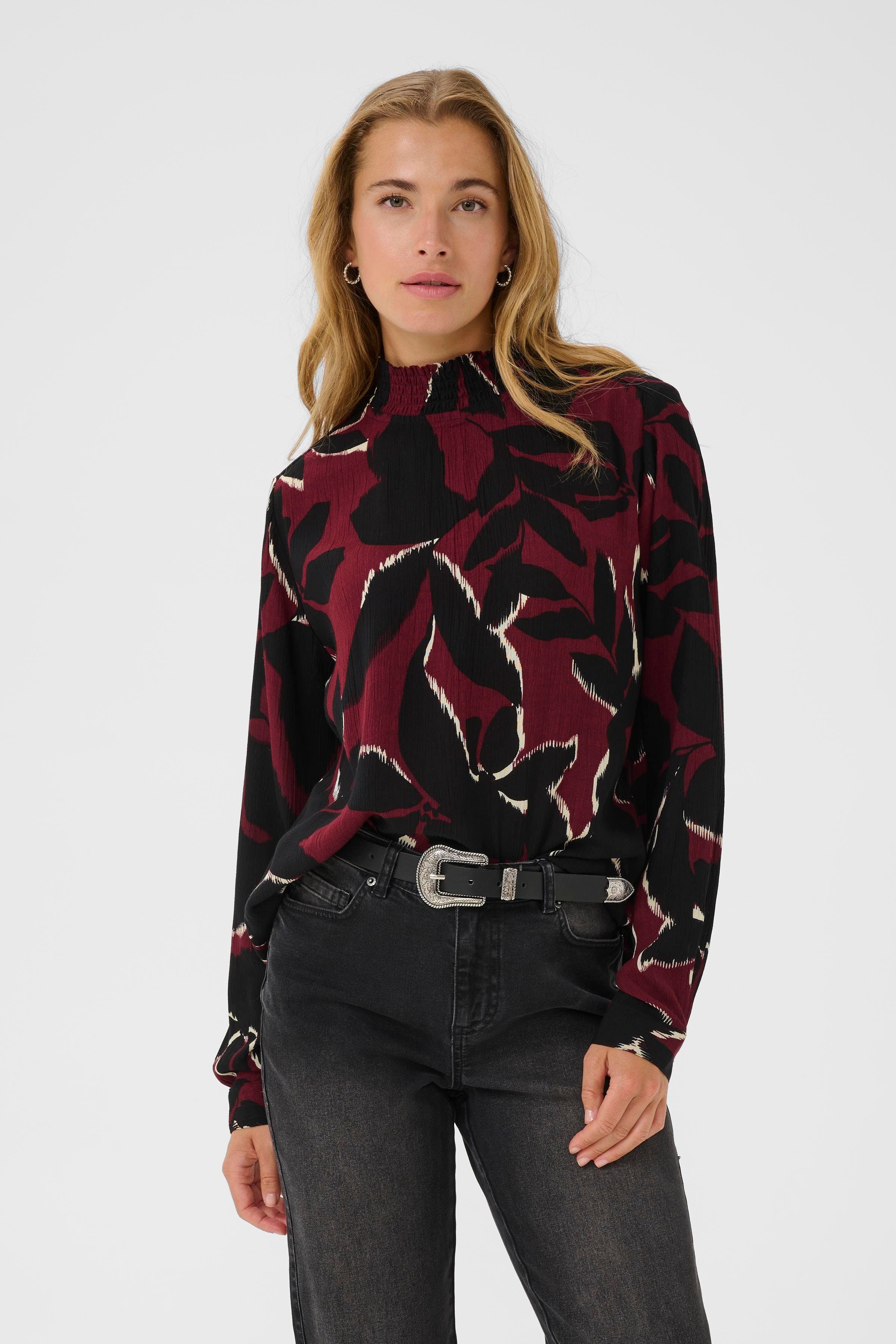 KAamber Bluse LOOKBOOK FRONT 10508258-108224