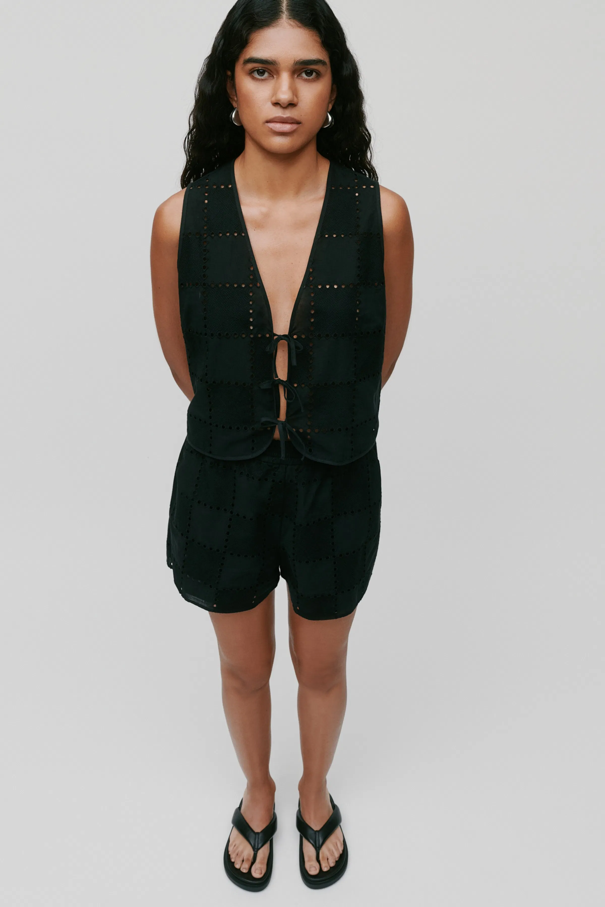 TALA Waistcoat LOOKBOOK FRONT 30600484-BK999