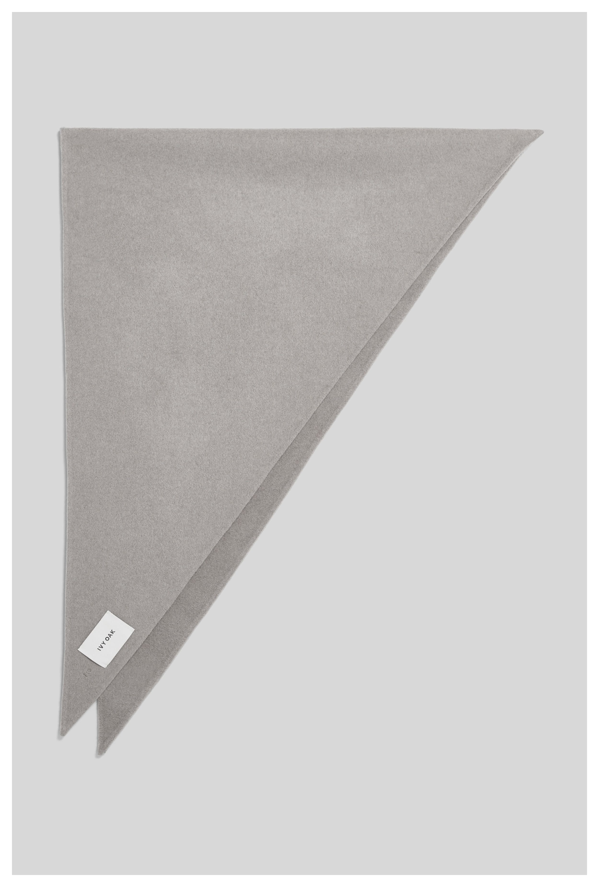 ARIANA SCHAL PACK FRONT 30600715-BE457