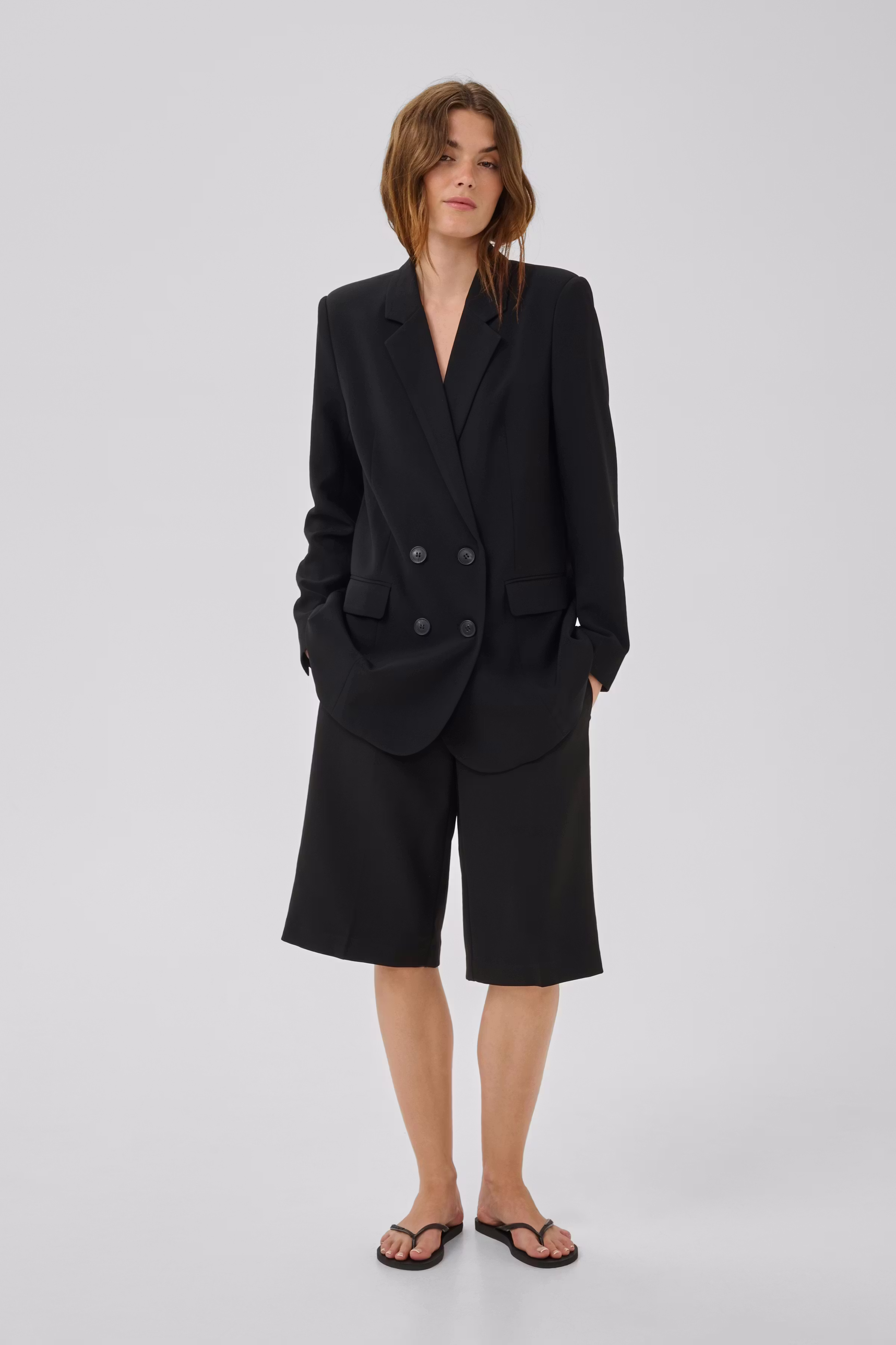 27 THE TAILORED BLAZER LOCATION NONE 10705318-100031