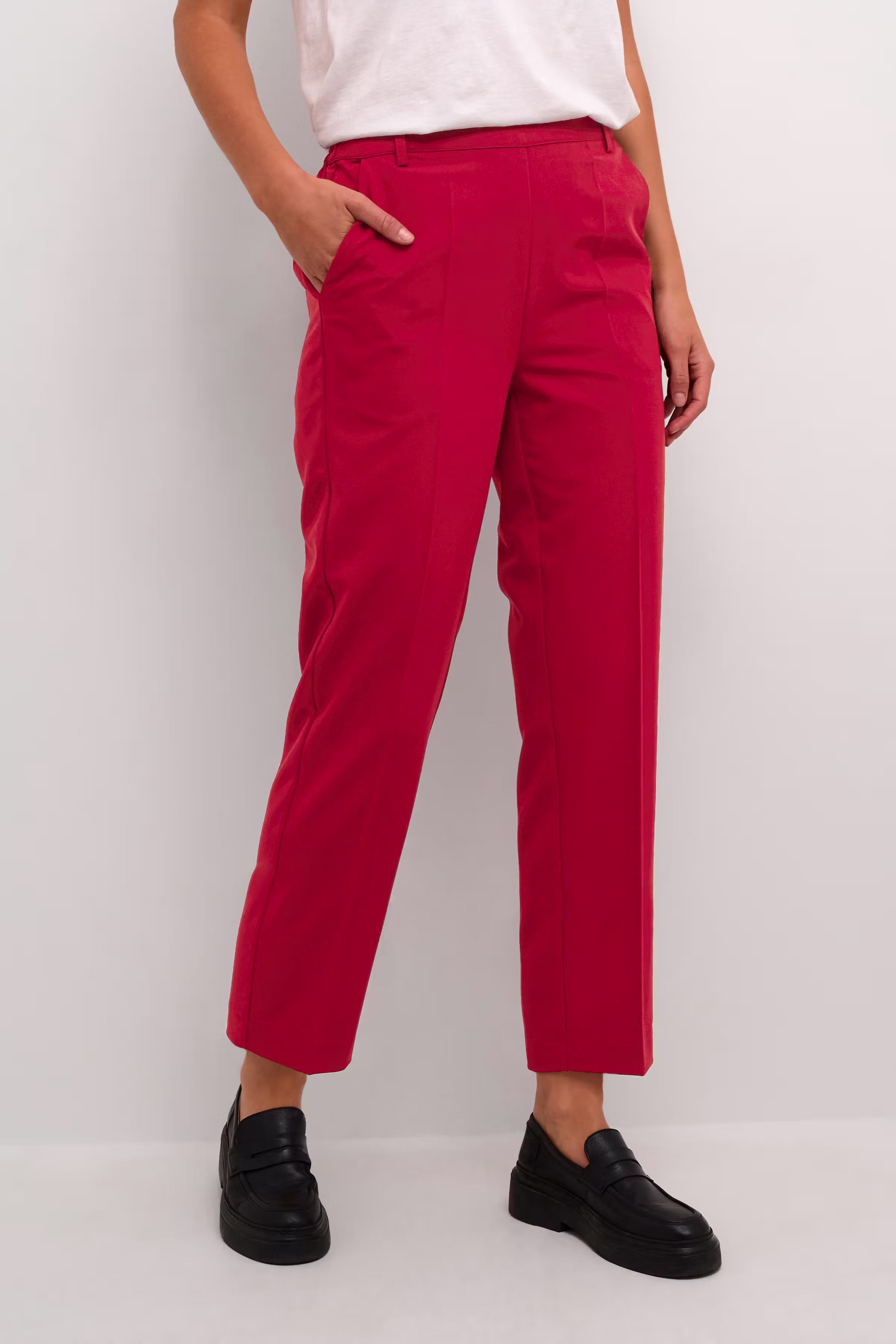 KAsakura Cropped Hose LOOKBOOK FRONT 10506127-191531