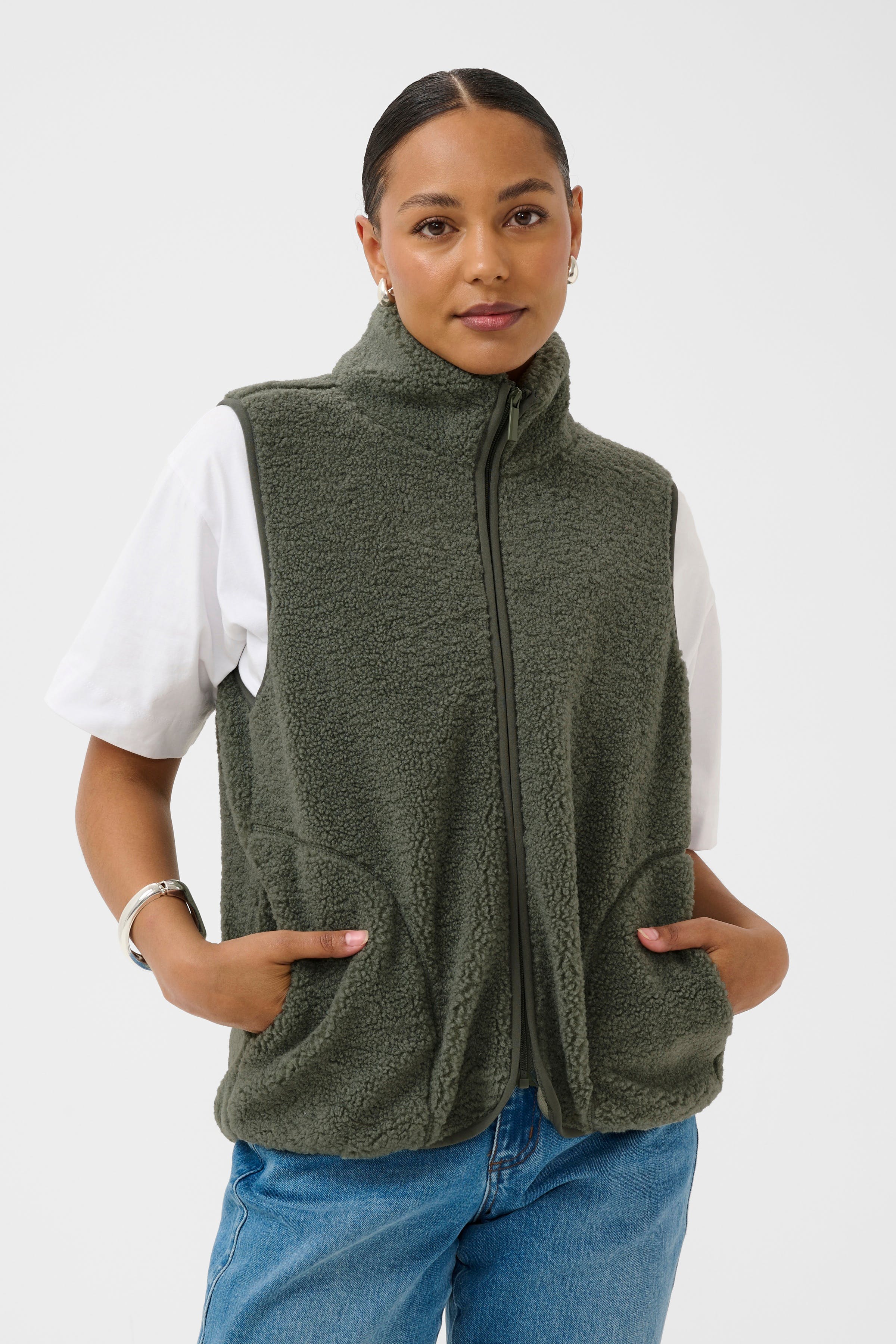 KAally Vest LOOKBOOK FRONT 10512029-176212