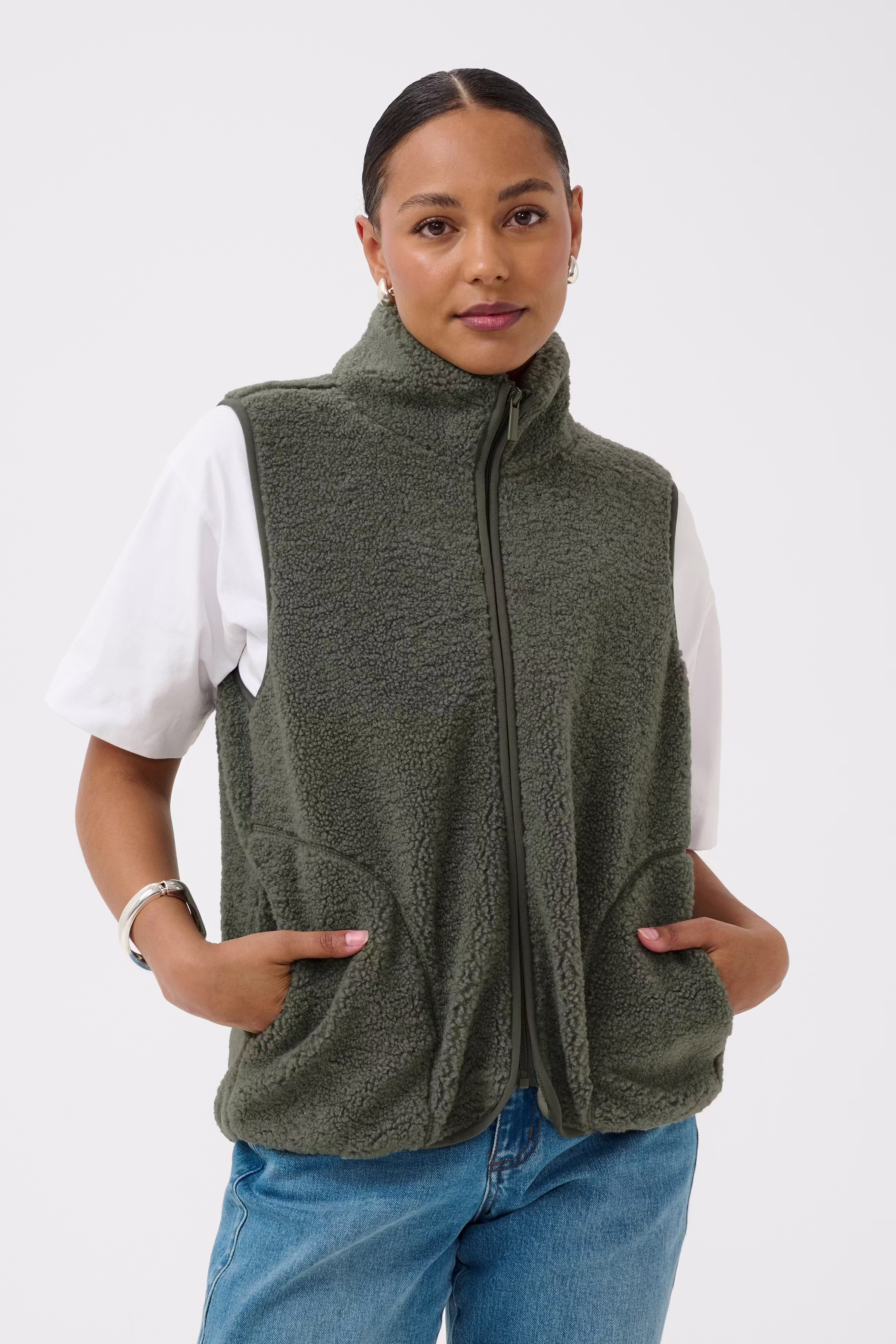 KAally Vest LOOKBOOK FRONT 10512029-176212