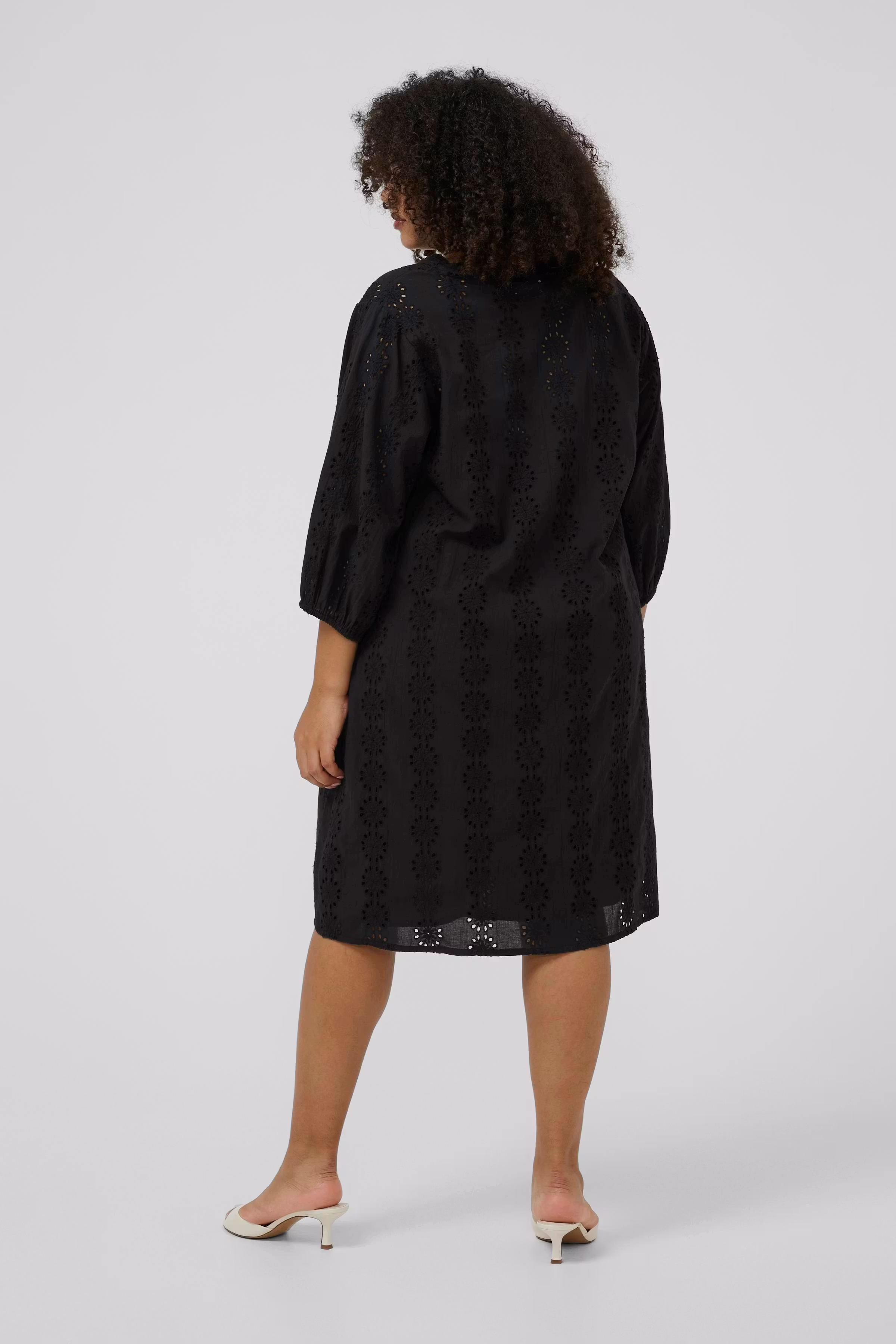 KCdina Kleid LOOKBOOK BACK 10584016-100121