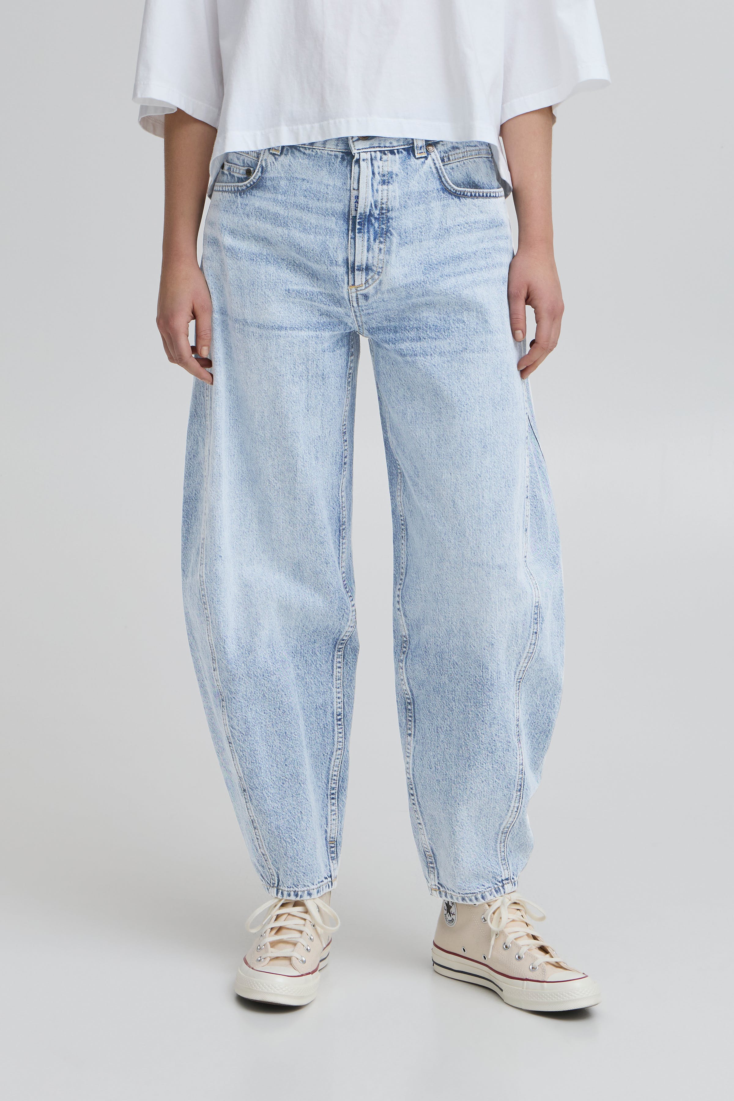 BACAVI  Curved Jeans LOOKBOOK FRONT 50405101-204625