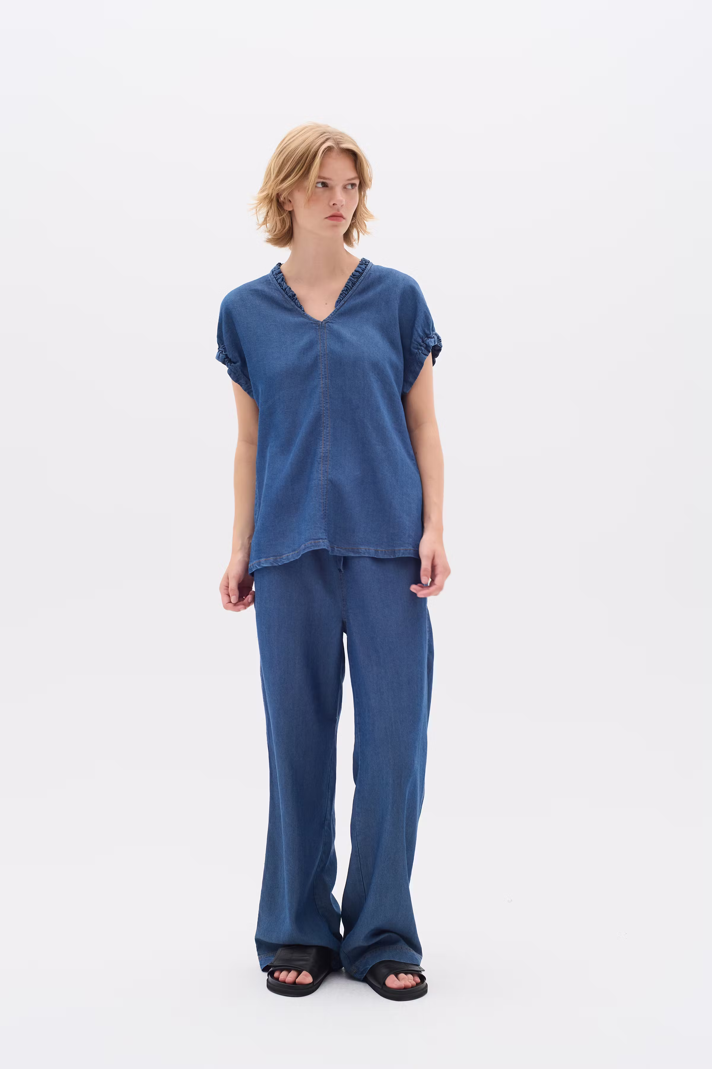 RachelIW Top LOOKBOOK FRONT 30110313-301979