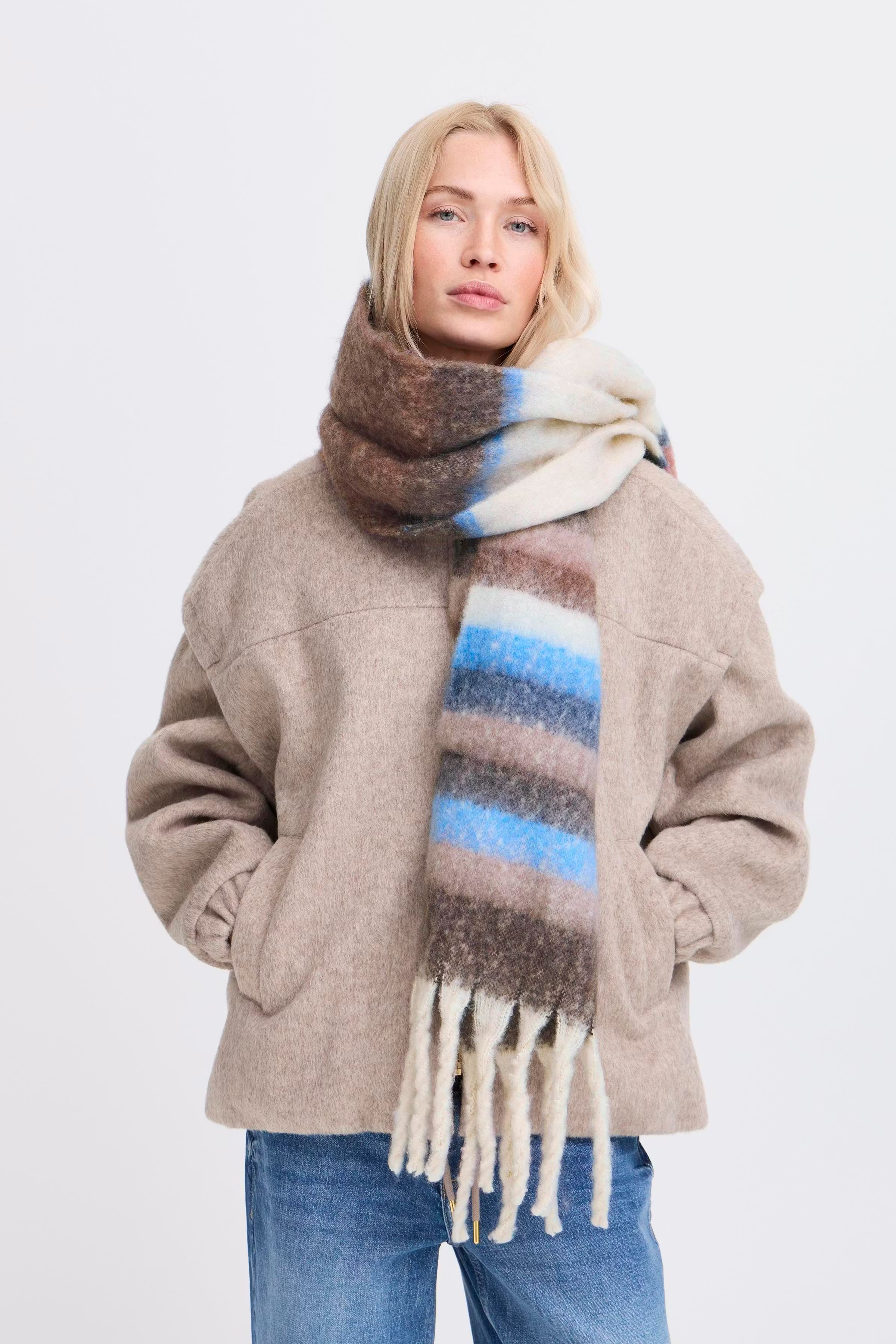 BYVILIKS Skjerf LOOKBOOK FRONT 20817271-204864