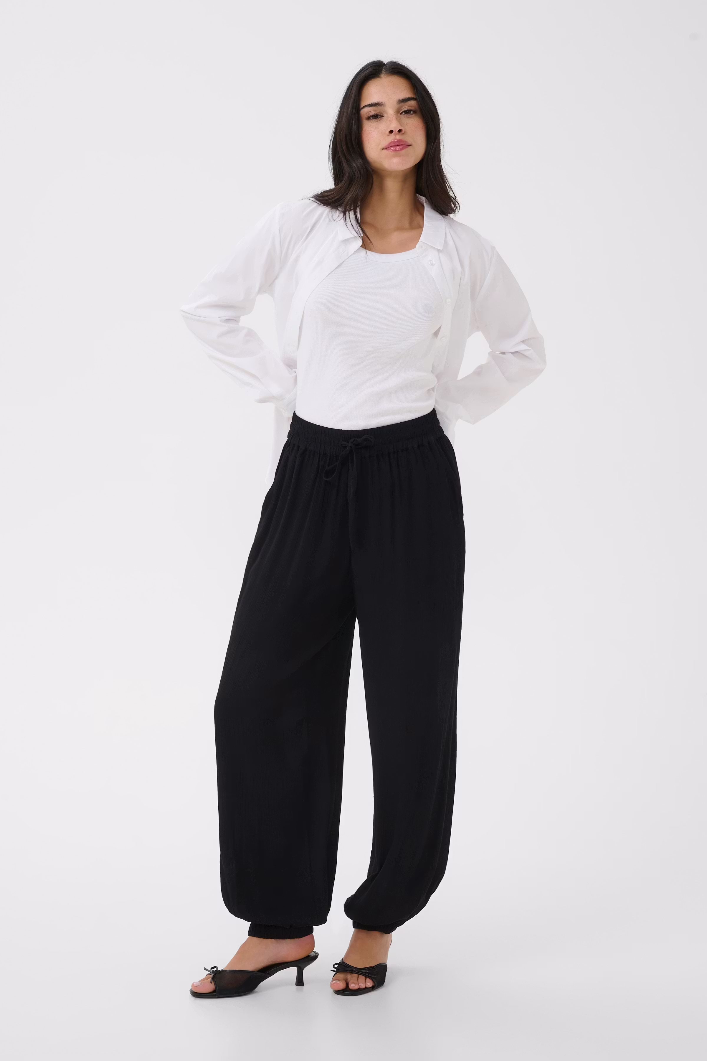 KAmeredith Bukser LOOKBOOK FRONT 10512425-100121
