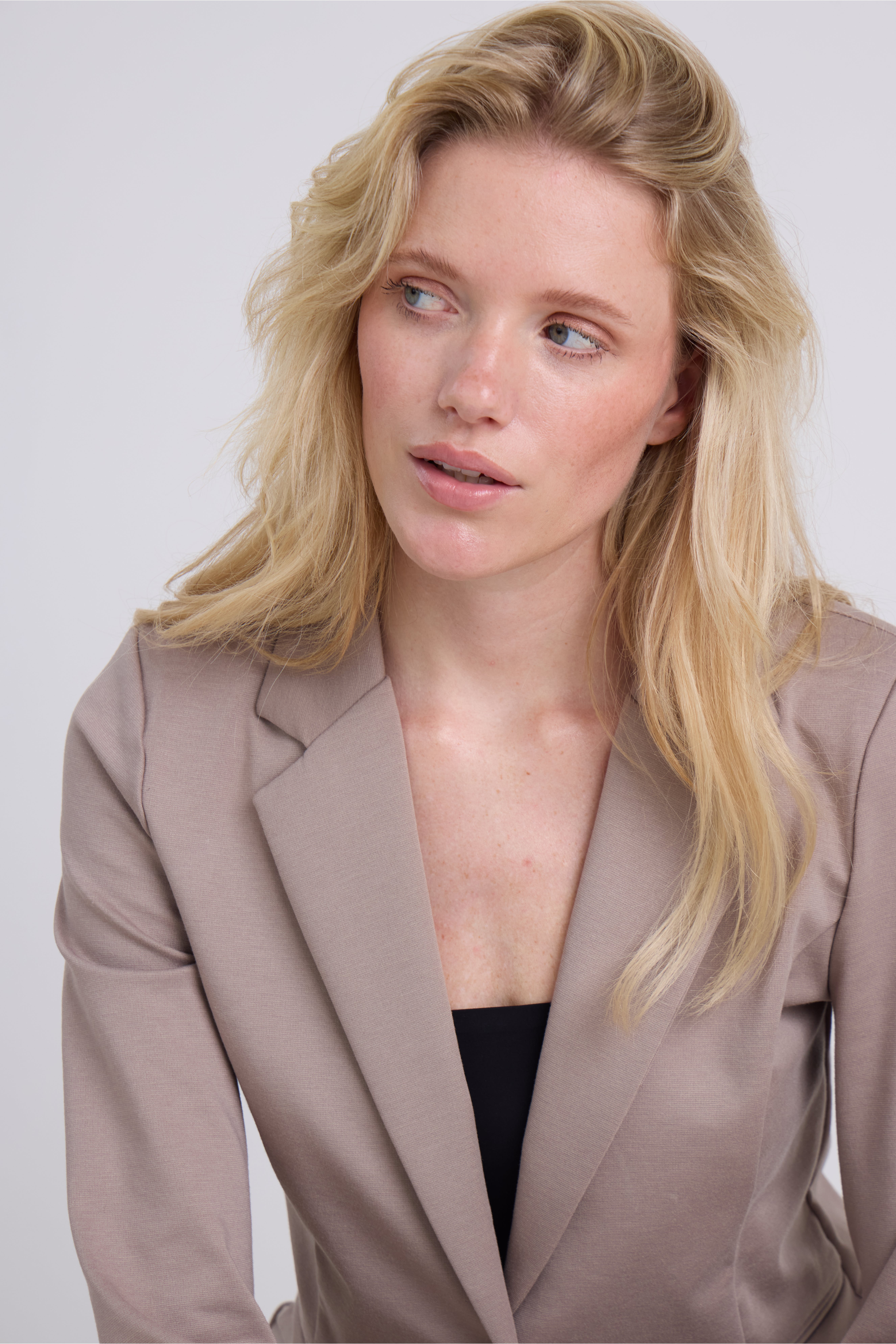 IHKATE Blazer LOCATION NONE 20101801-171212