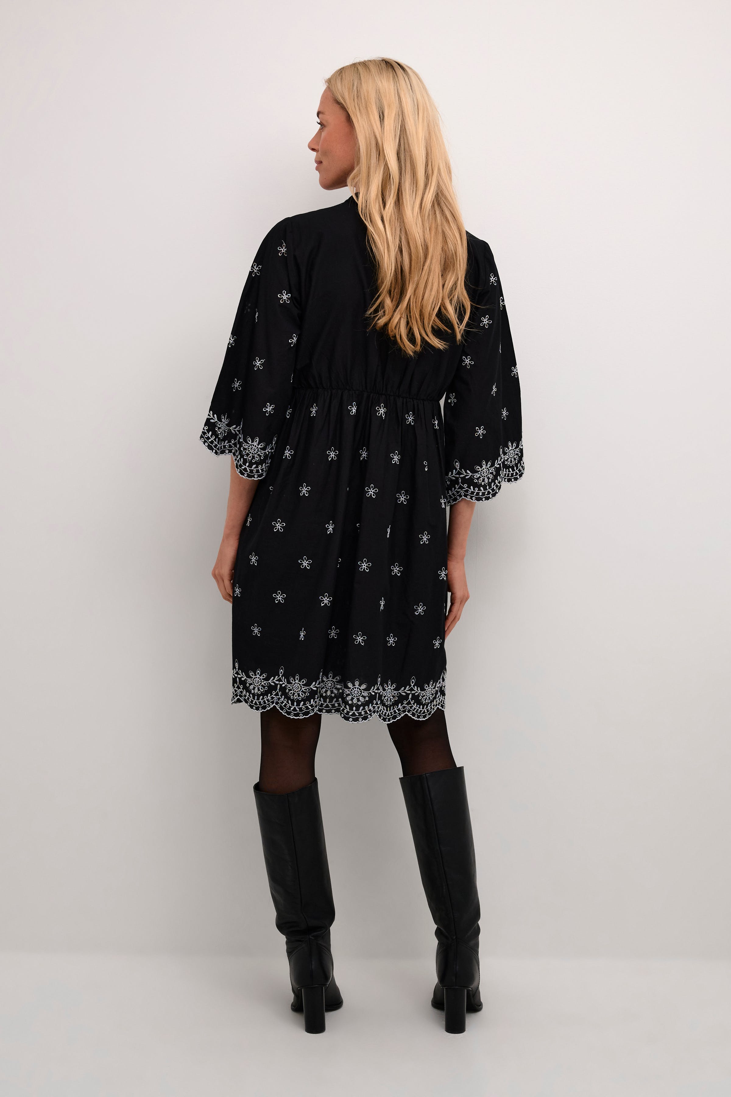 CRAnnea Robe LOOKBOOK BACK 10612190-100120