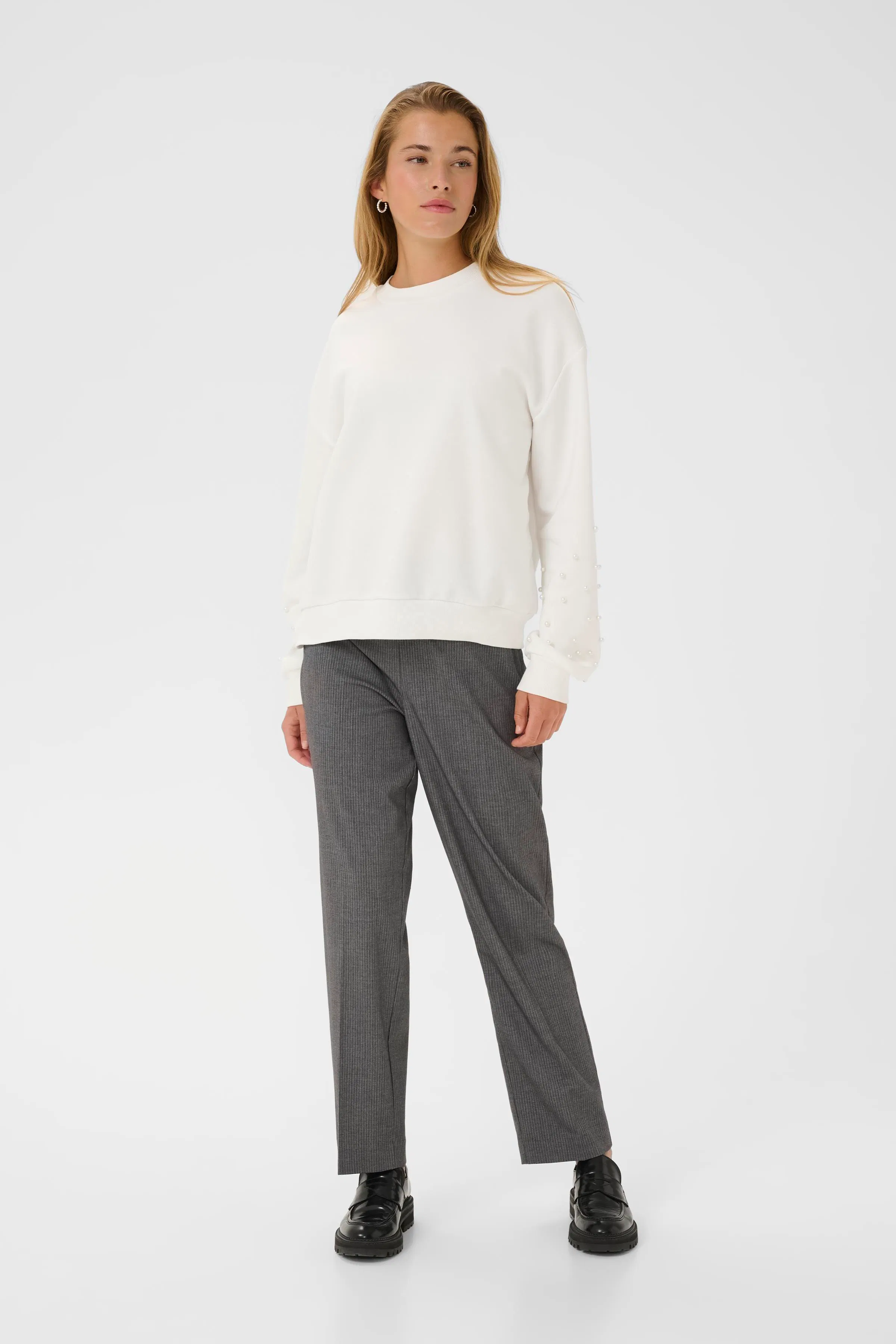 KAprecious Sweatshirt LOOKBOOK FRONT 10510870-110602