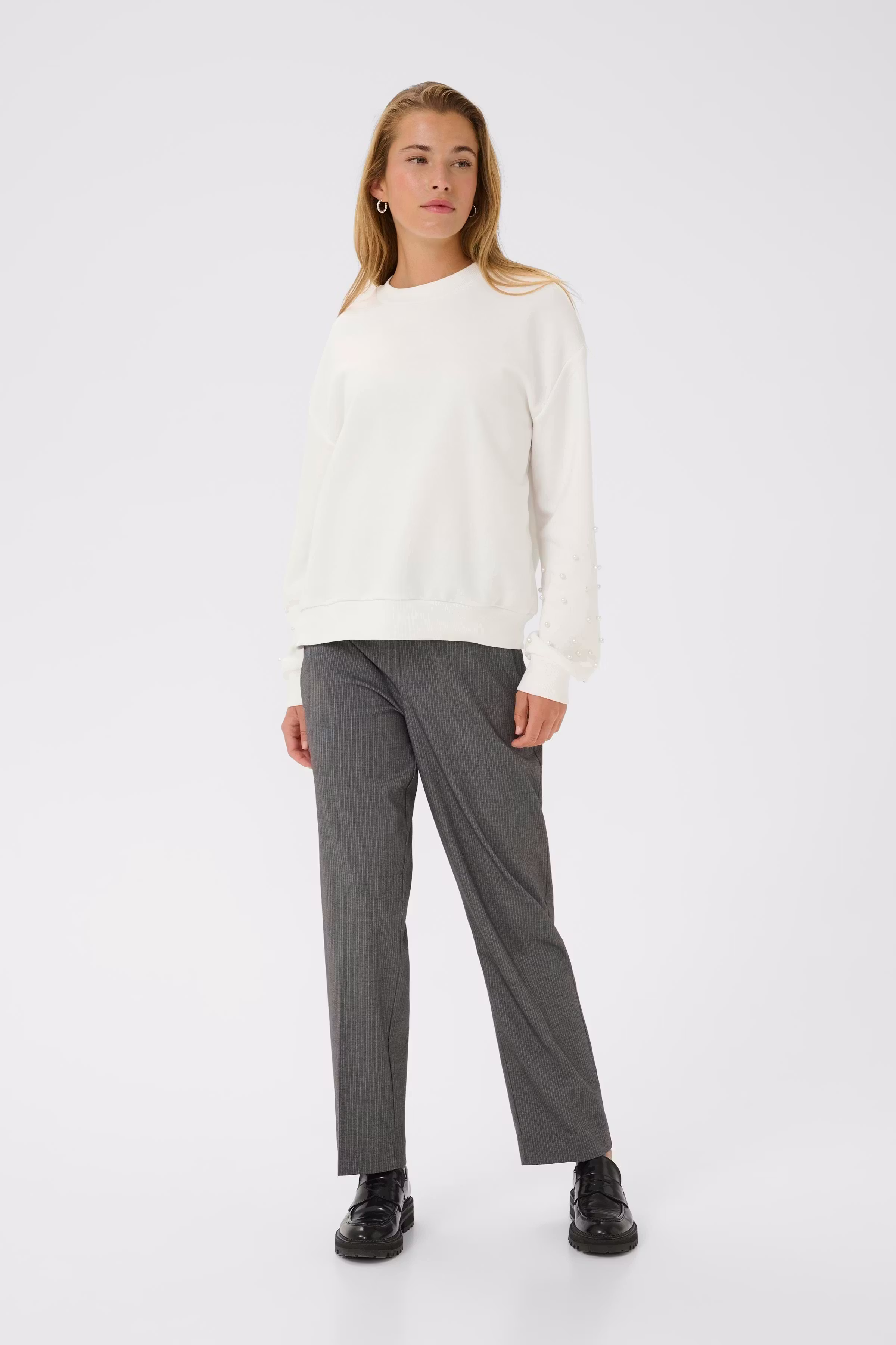 KAprecious Sweatshirt LOOKBOOK FRONT 10510870-110602