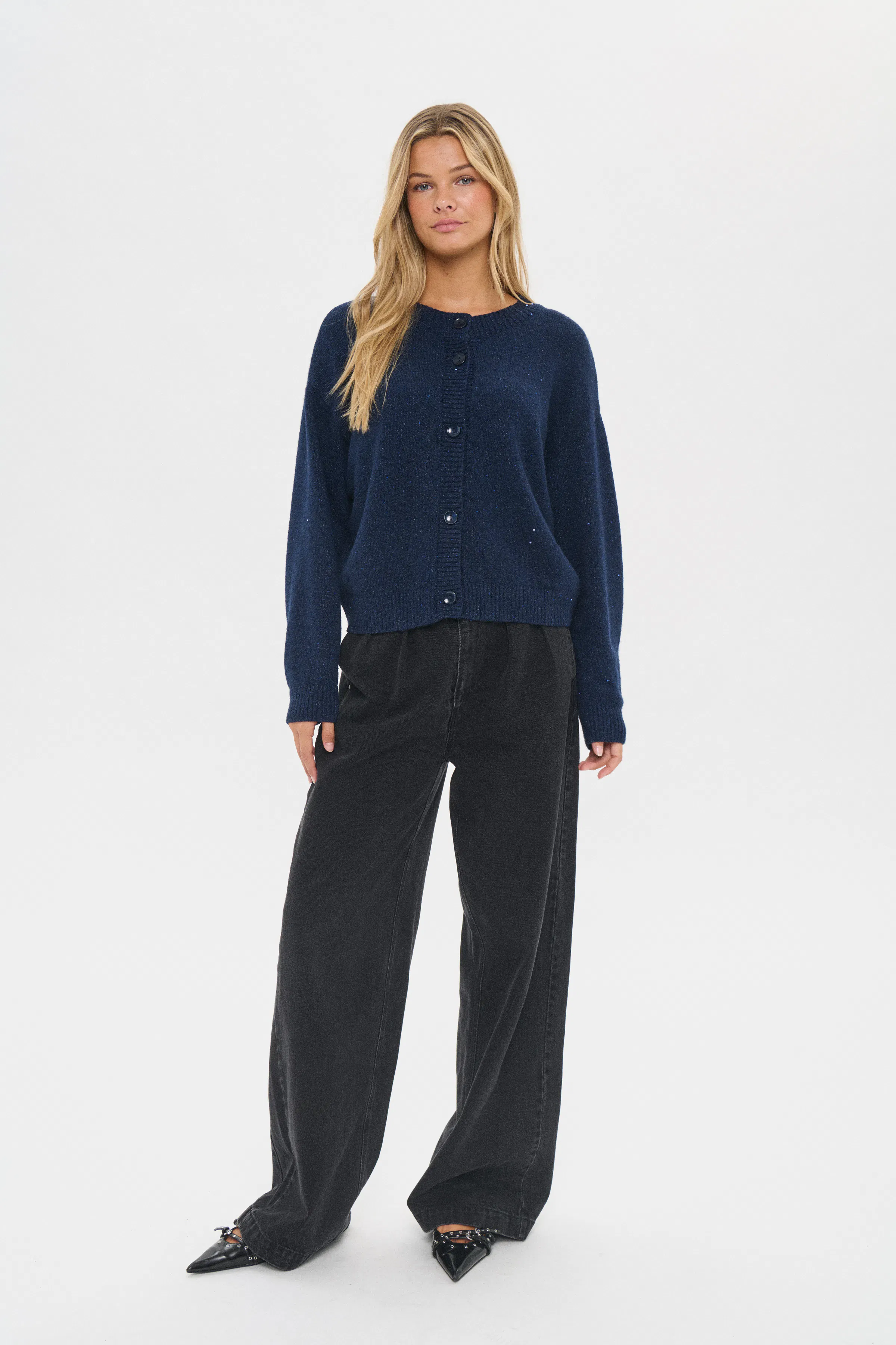 NovaSZ Cardigan LOOKBOOK FRONT 30514624-193924