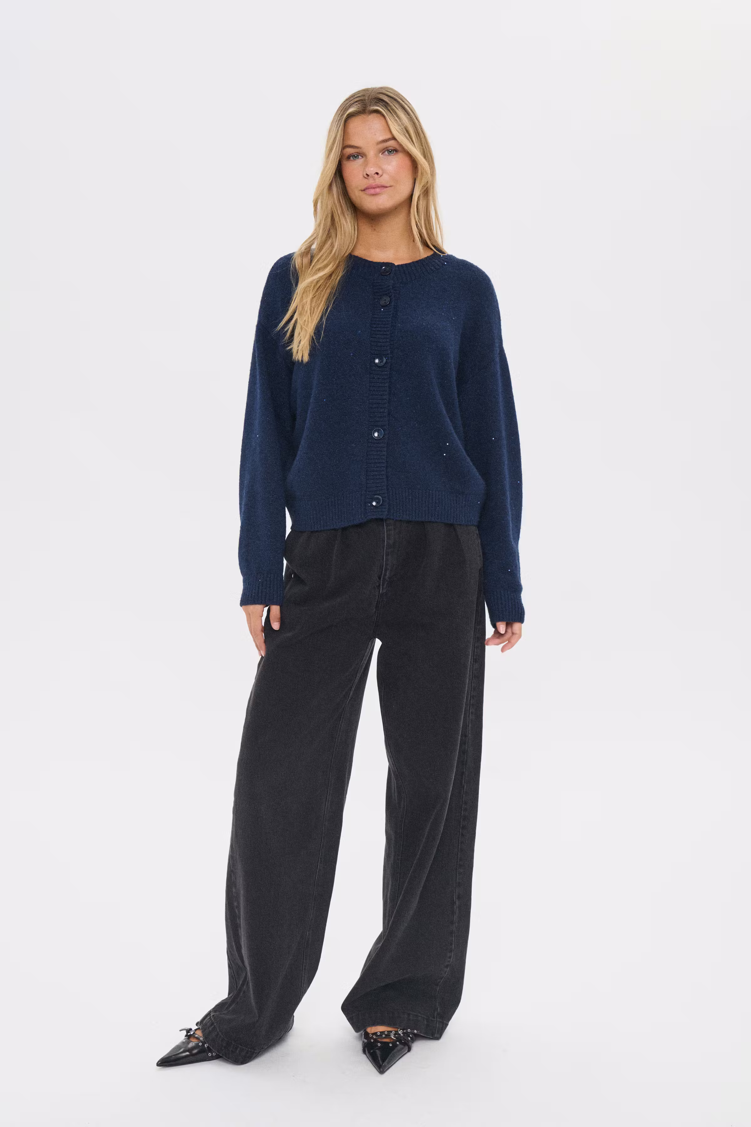 NovaSZ Cardigan LOOKBOOK FRONT 30514624-193924