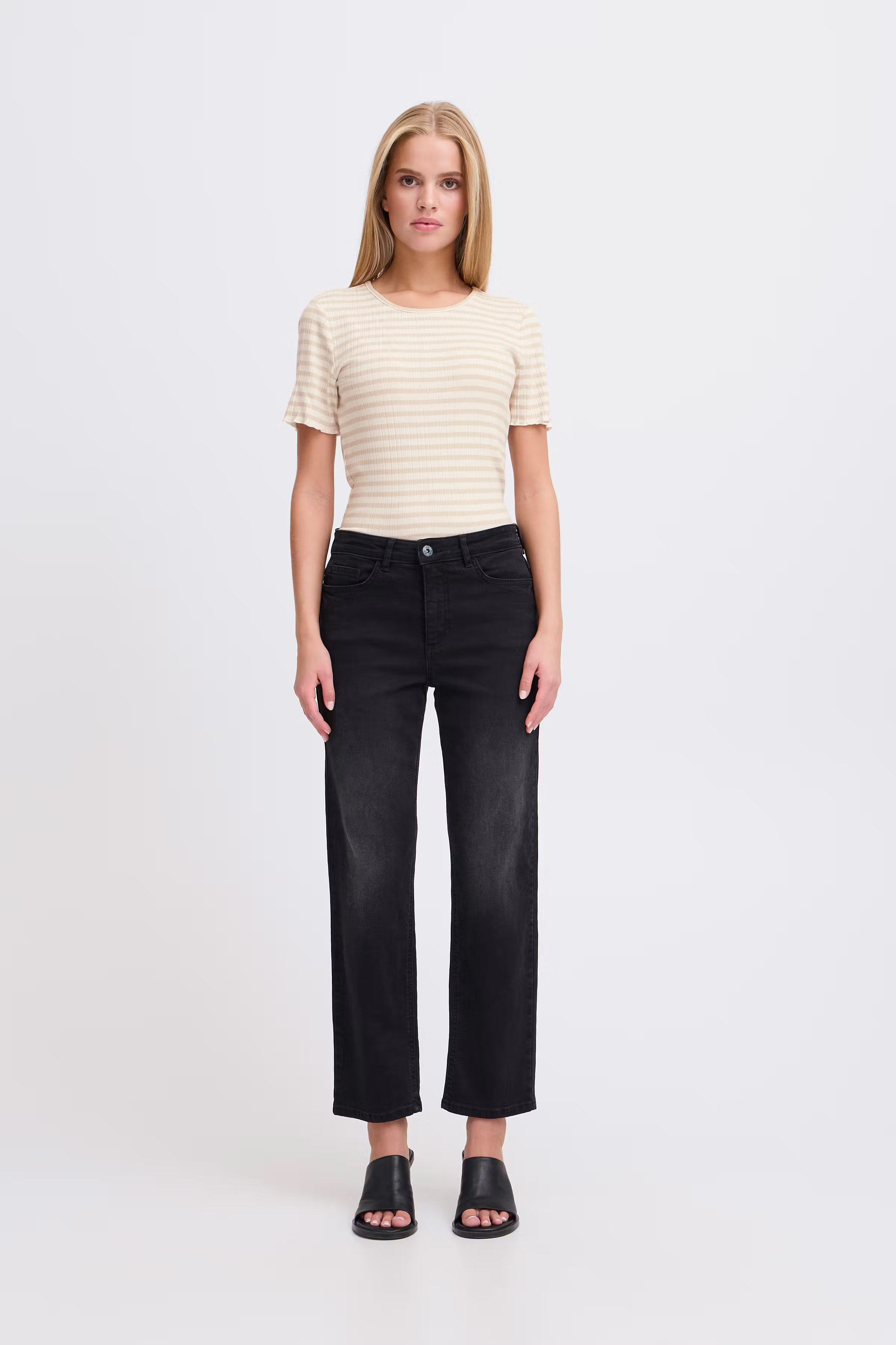 IHCELLA T-shirt LOOKBOOK FRONT 20122818-204496