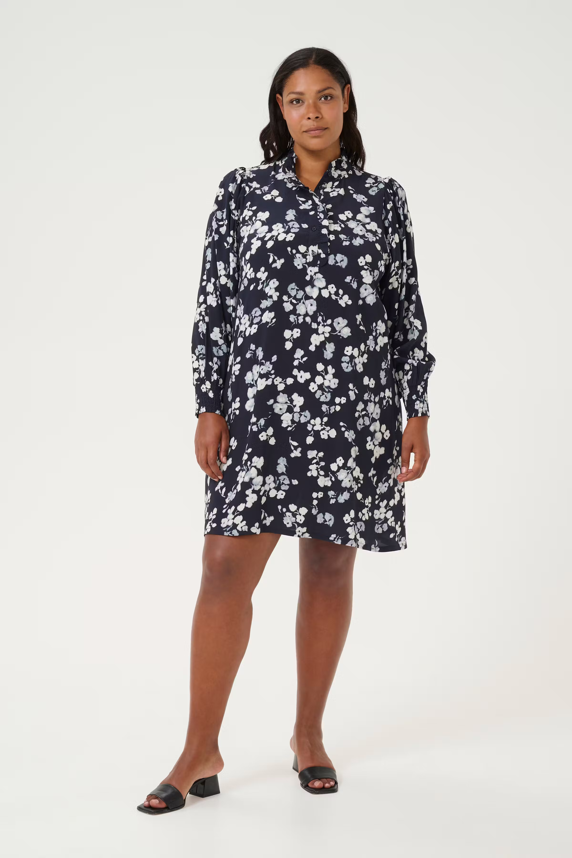 KCalicia Robe LOOKBOOK FRONT 10582849-106800