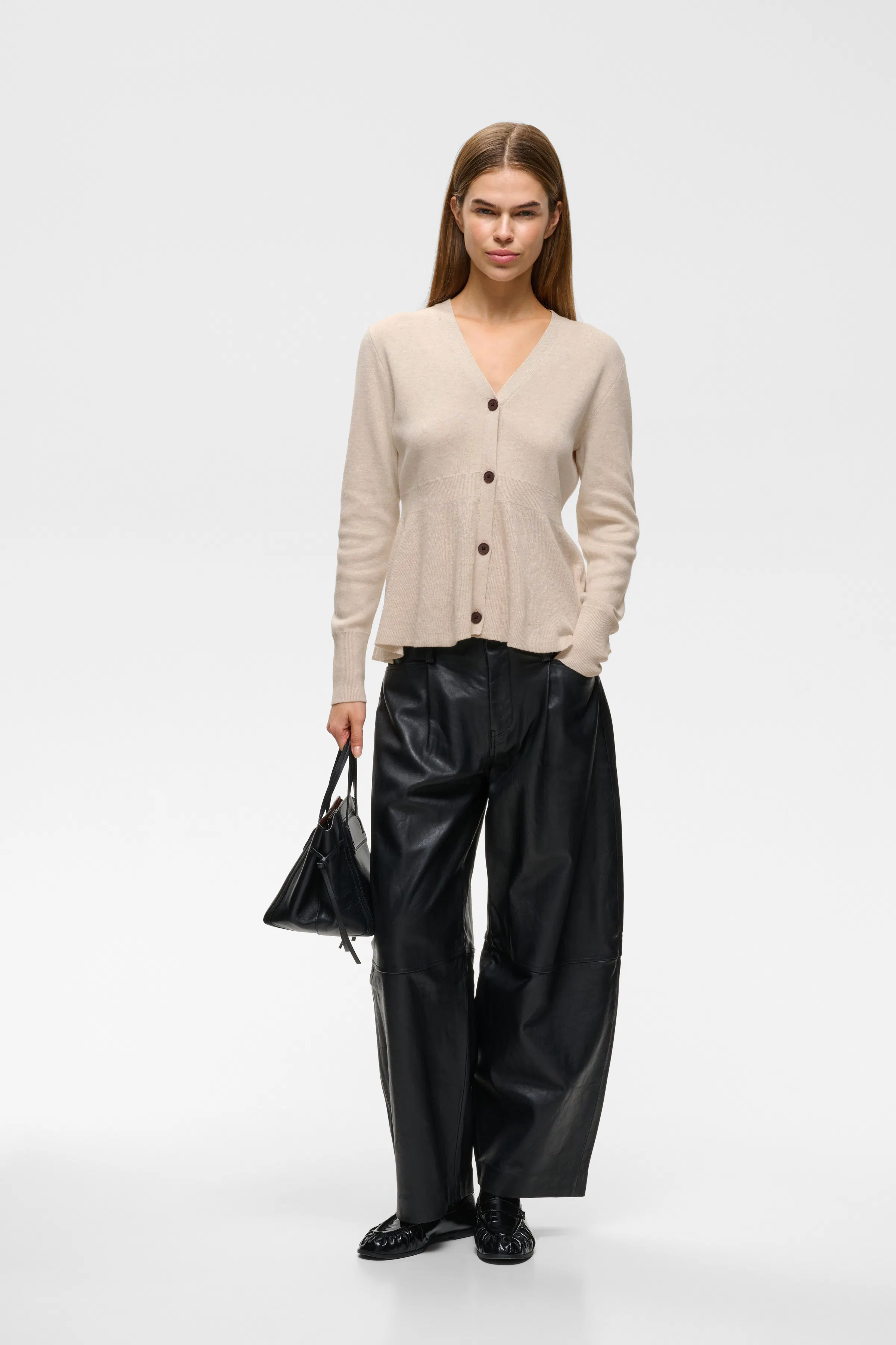 DoraIW Cardigan LOOKBOOK FRONT 30111435-300597