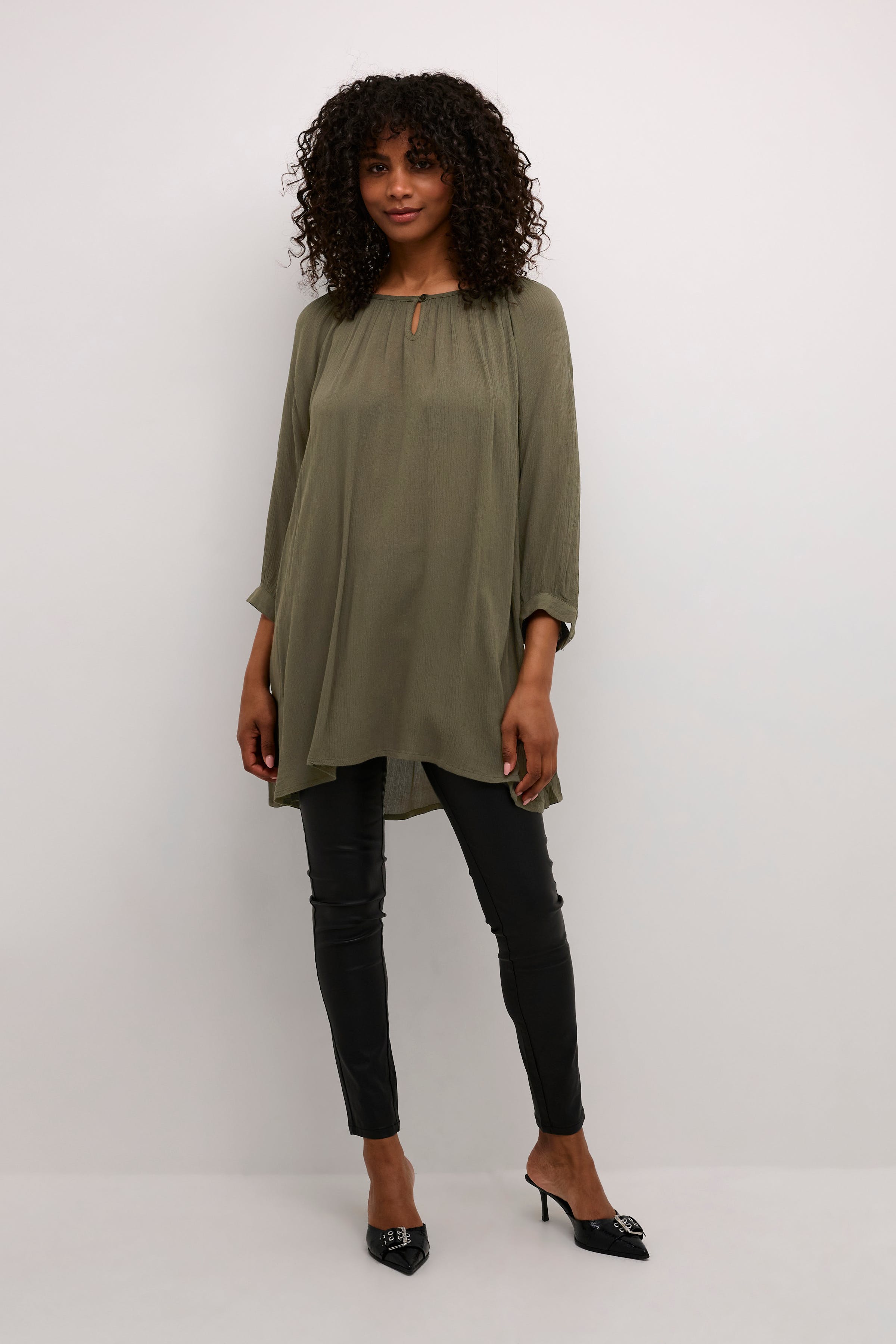Amber Tunika LOOKBOOK FRONT 501030-190511