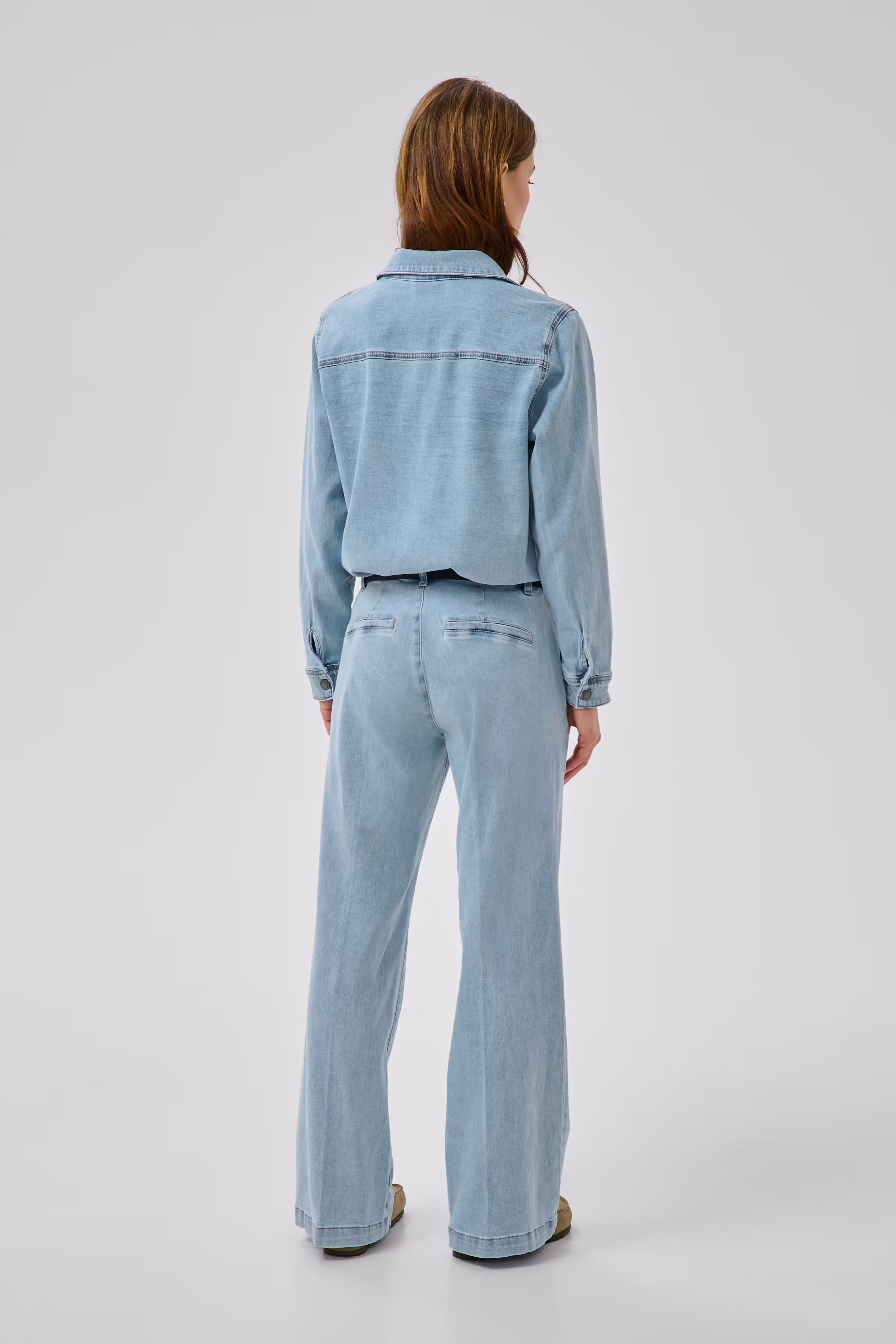 30 THE LARA 115 PANT LOOKBOOK BACK 10705210-100045