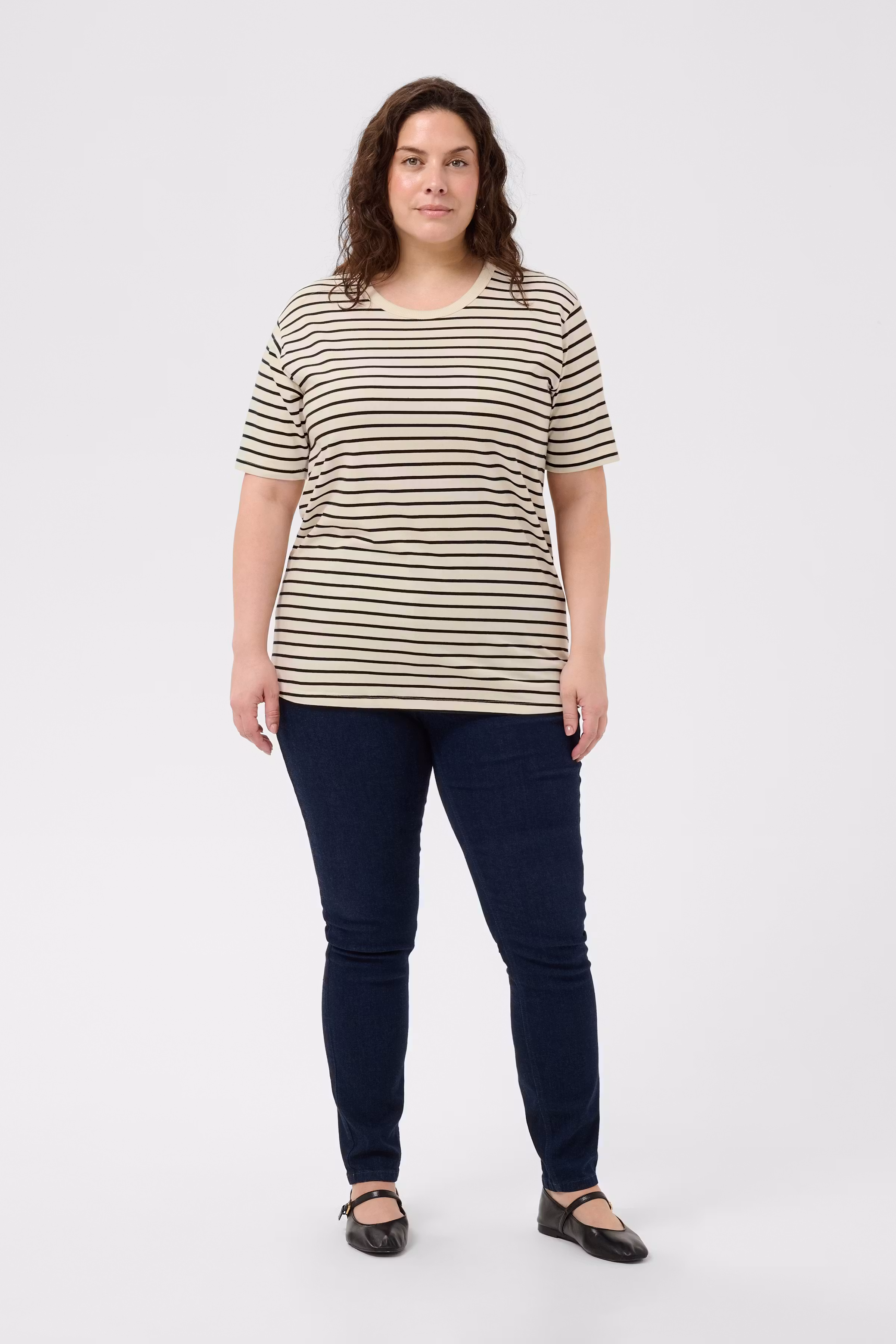 KCWinni T-shirt LOOKBOOK FRONT 10582376-104655