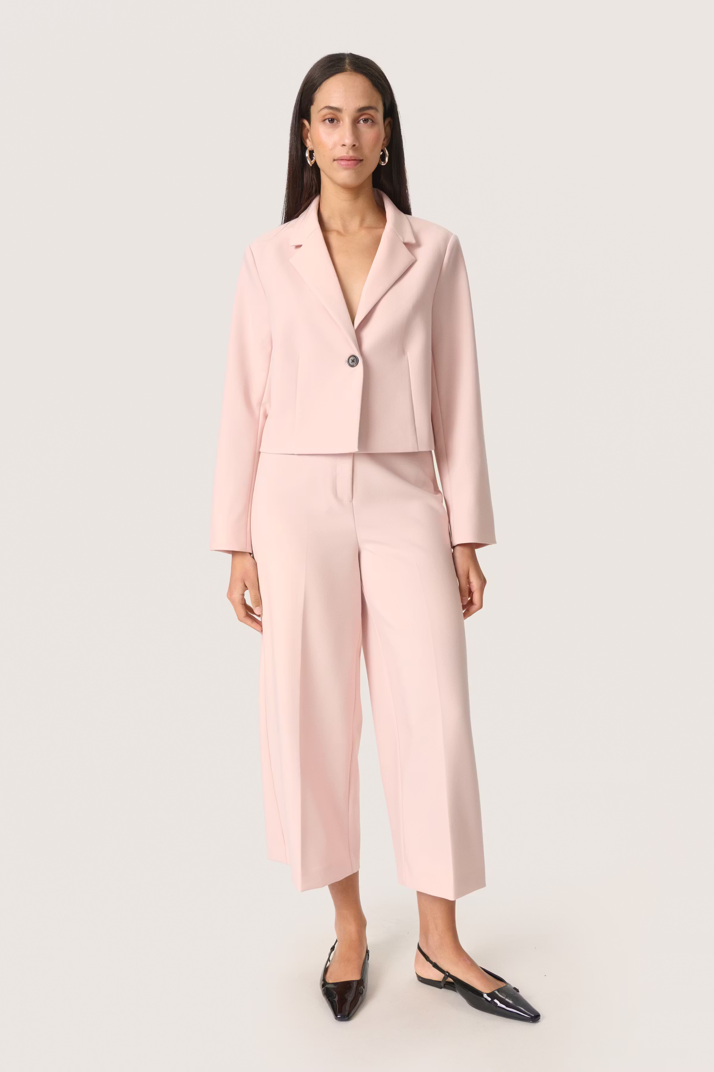 SLCorinne Cropped Blazer LOOKBOOK FRONT 30407631-141309