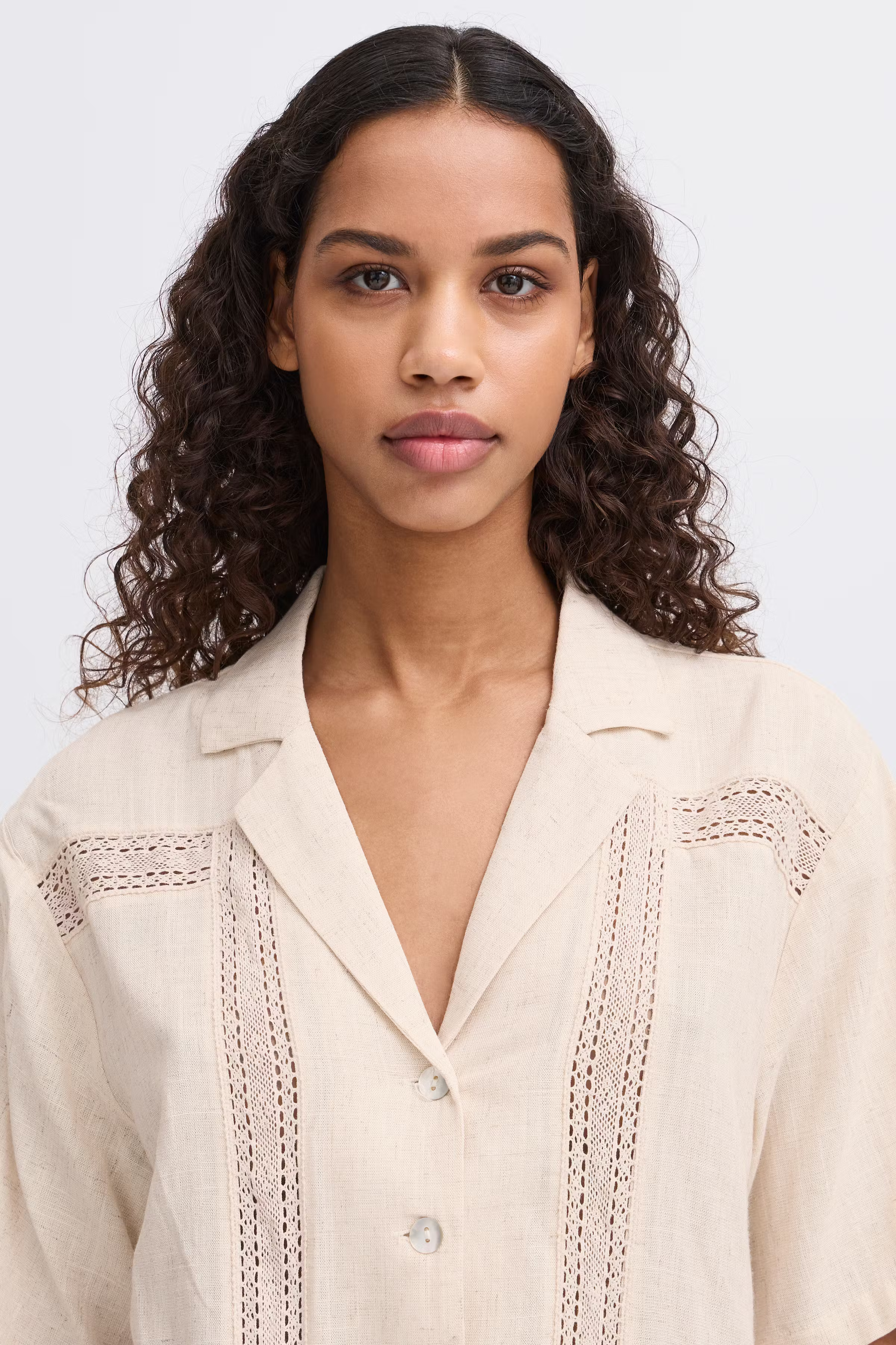 IHMIRU Långärmad skjorta LOOKBOOK DETAIL 20122707-204356