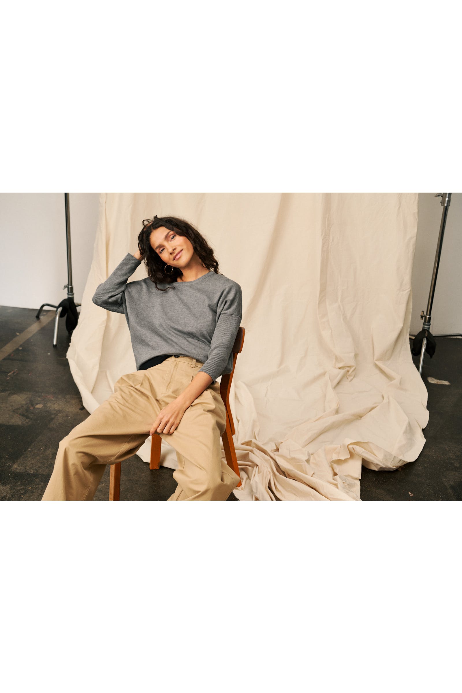 MilaSZ R-Neck Pullover
 LOCATION NONE 30500003-1739141