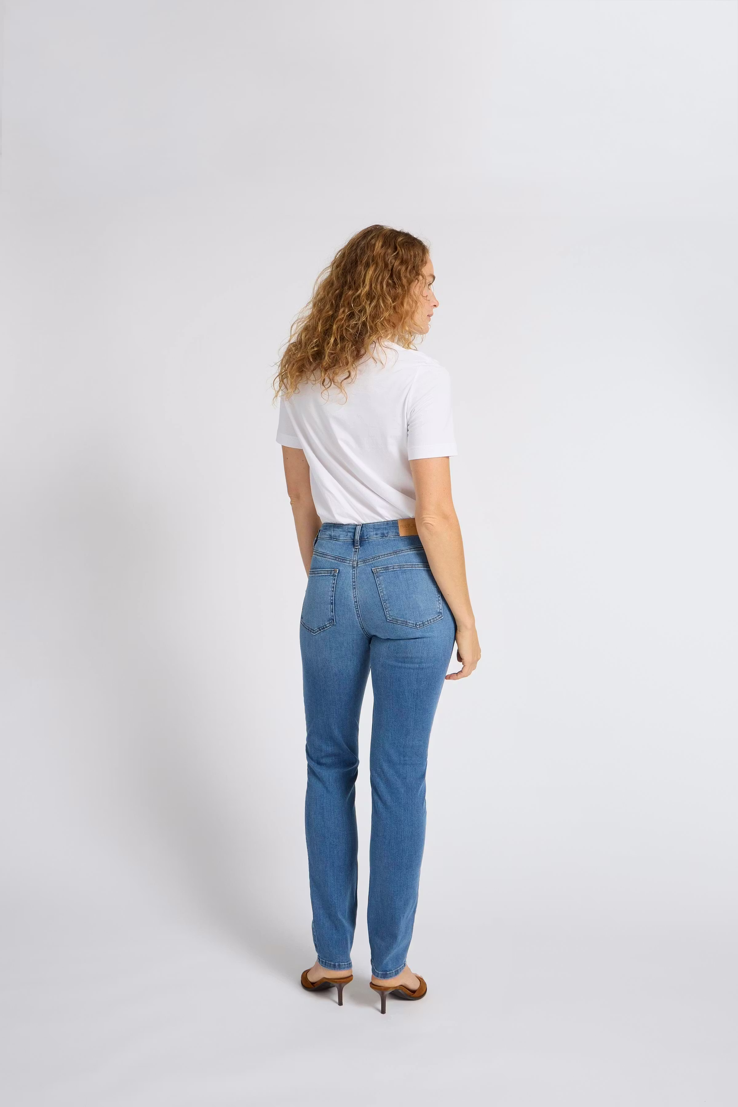 PZEMMA HW Jeans Medium Straight Leg LOCATION NONE 50206336-200005