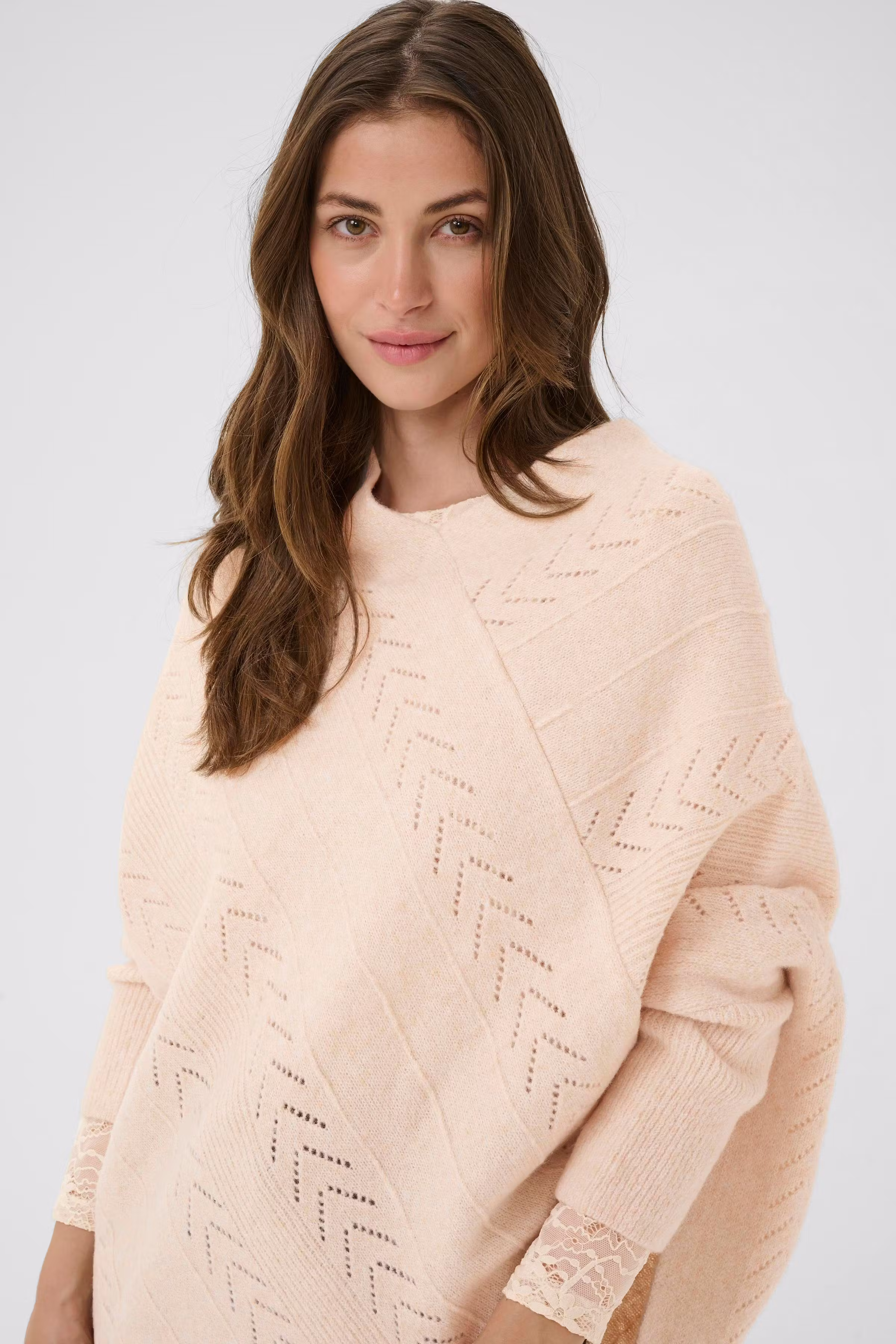 CRHoliday Poncho LOOKBOOK DETAIL 10610828-100232