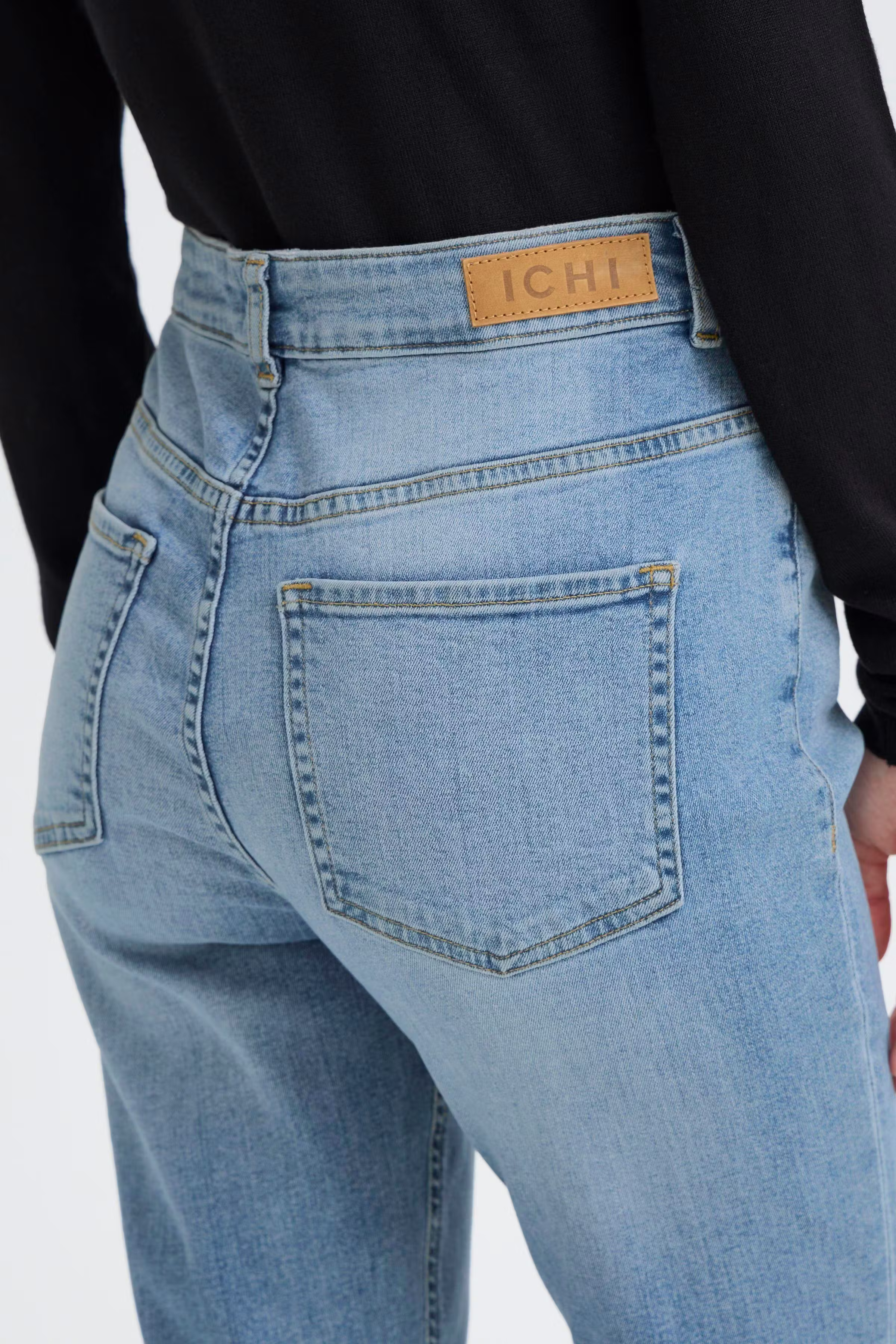 IHTWIGGY FLAIRED HIGH WAIST Jeans LOOKBOOK DETAIL 20122437-200343