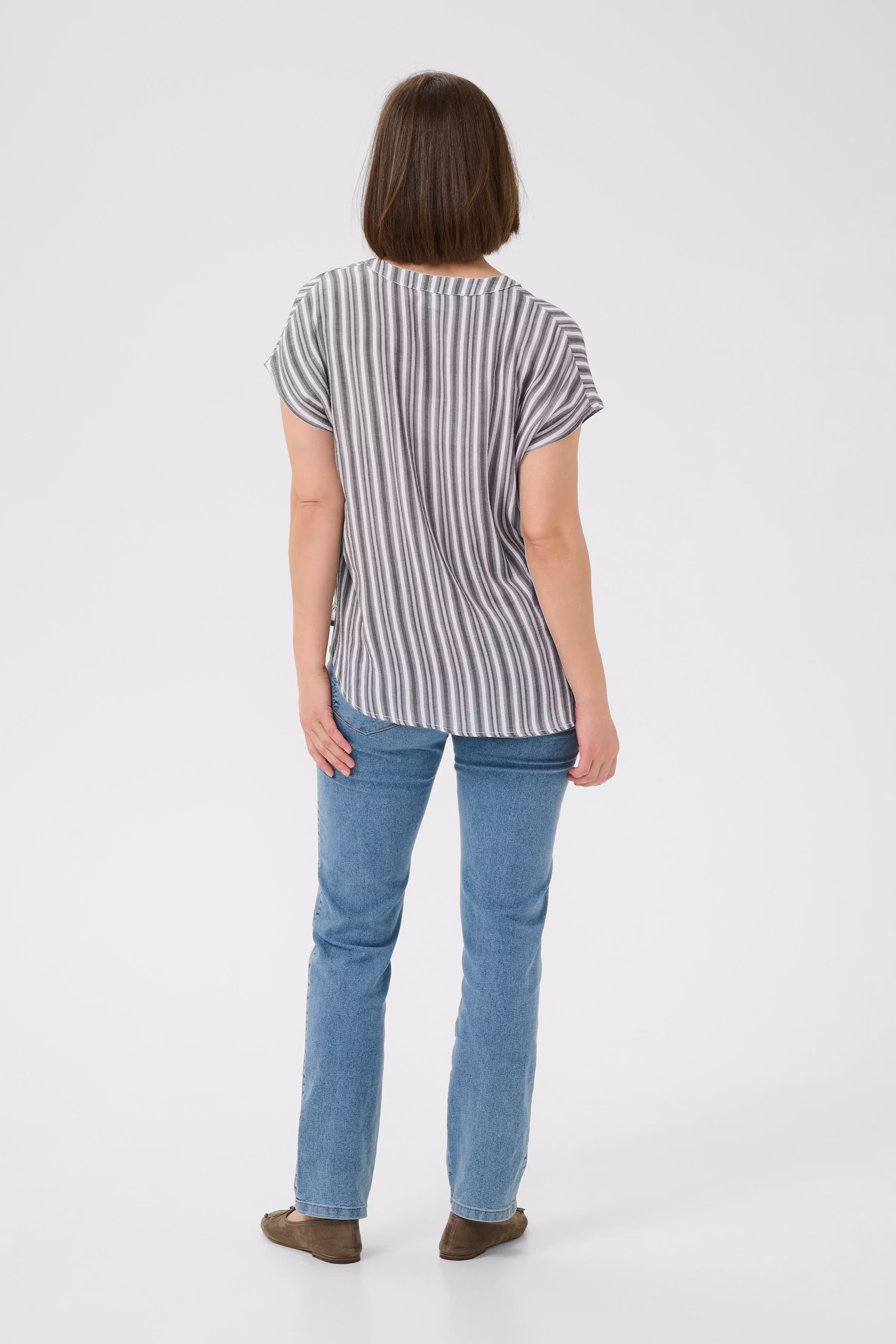 KAanja Blouse LOOKBOOK BACK 10510118-107947