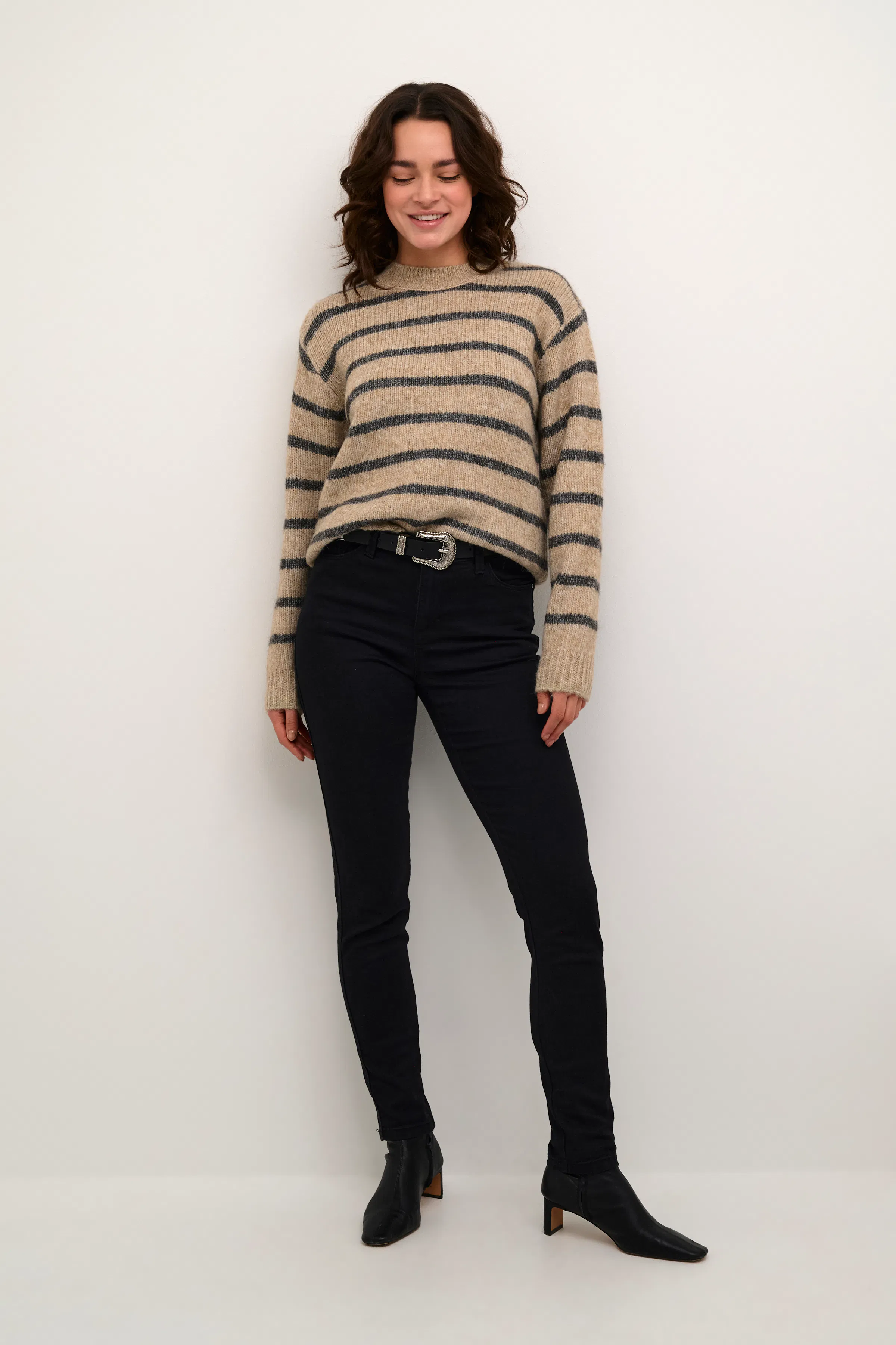 KAtrina Pullover LOOKBOOK FRONT 10509257-106658
