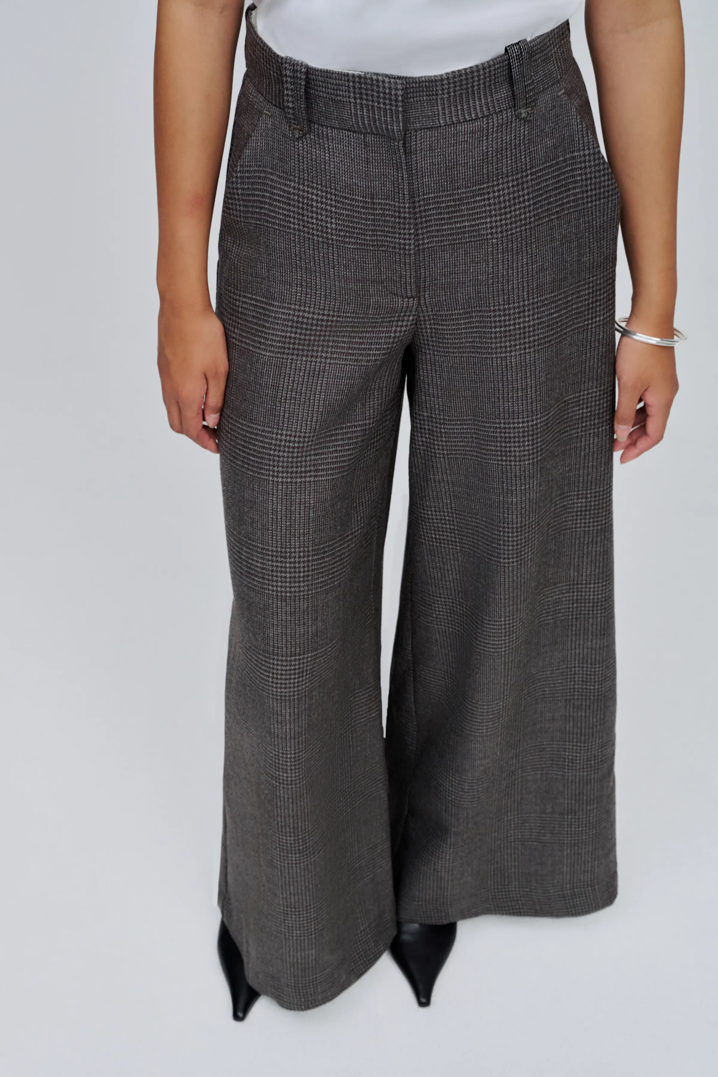 IOPersyia Trousers LOOKBOOK FRONT 30600059-MC1999