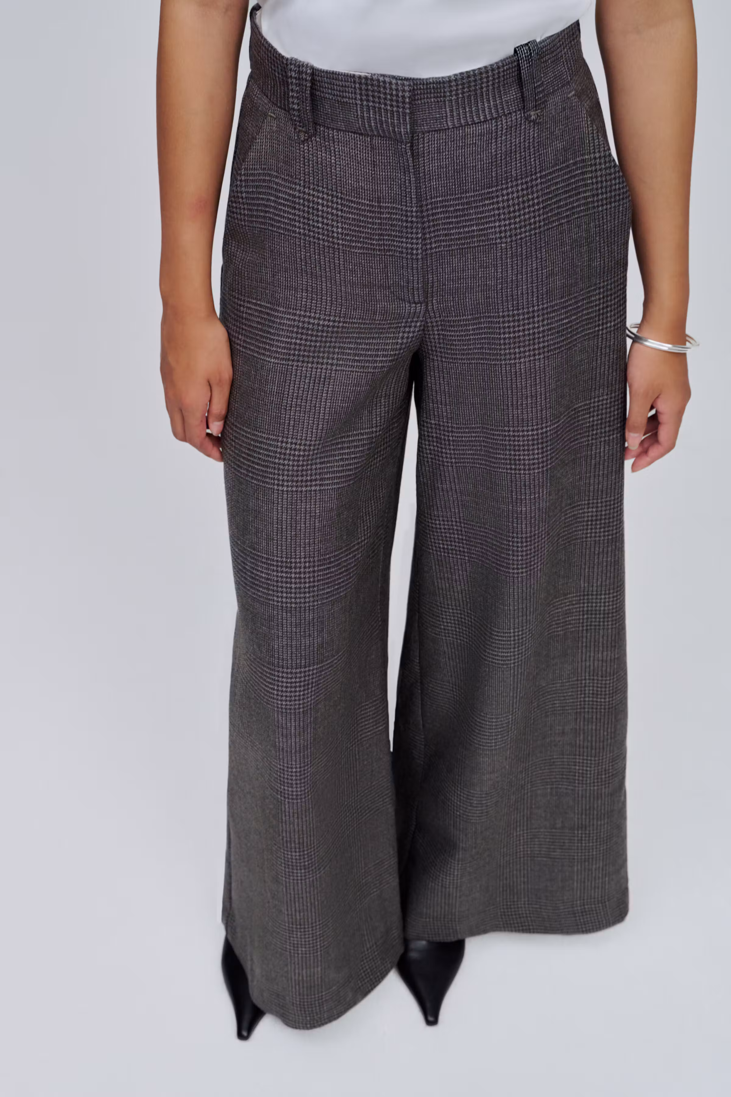 IOPersyia Trousers LOOKBOOK FRONT 30600059-MC1999