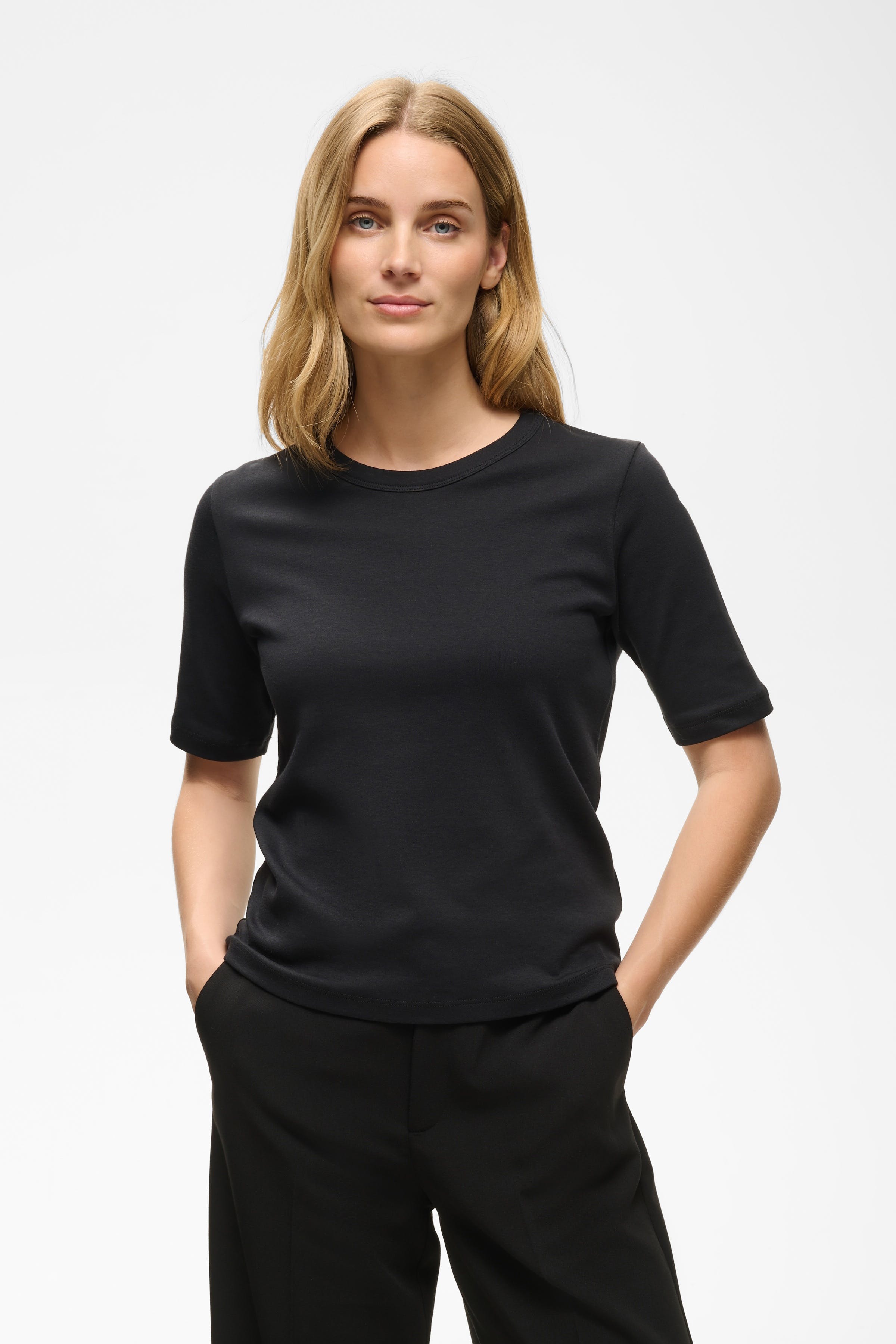 RatanaPW T-shirt LOOKBOOK FRONT 30309870-194008