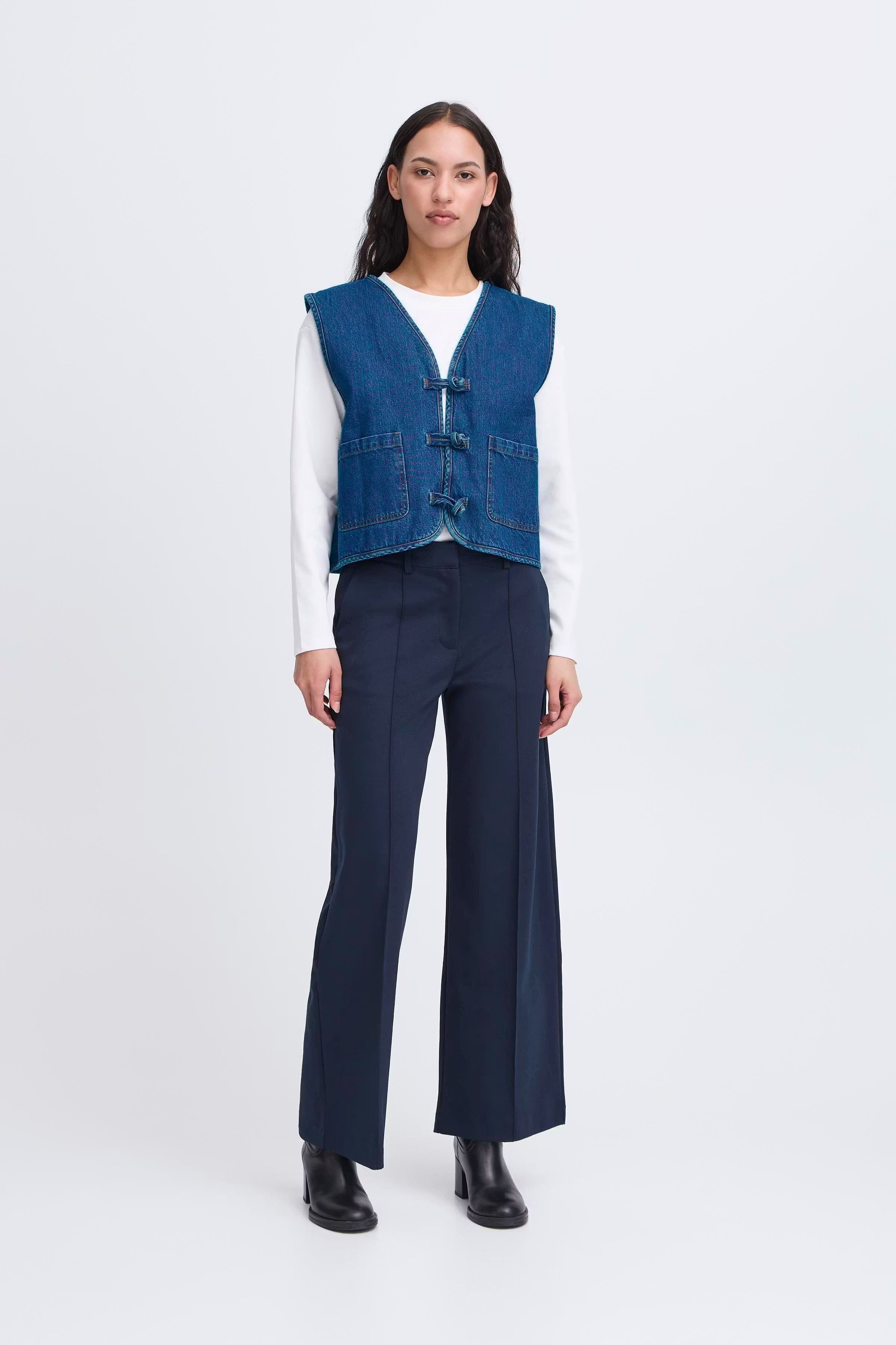 IHPELLIE Weste LOOKBOOK FRONT 20124067-200339