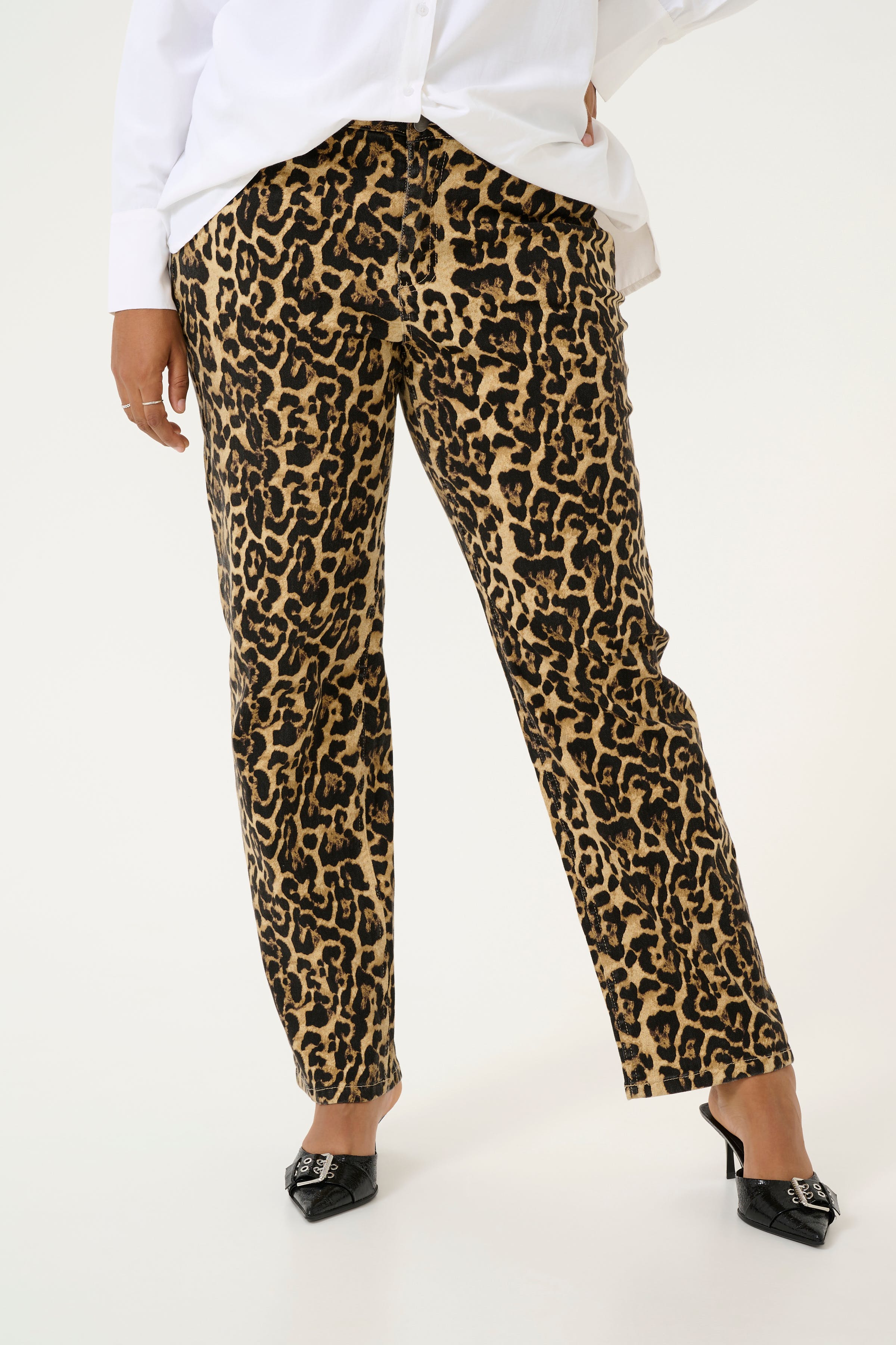 KCleonoma Leopard Straight Jeans LOOKBOOK FRONT 10583076-107281