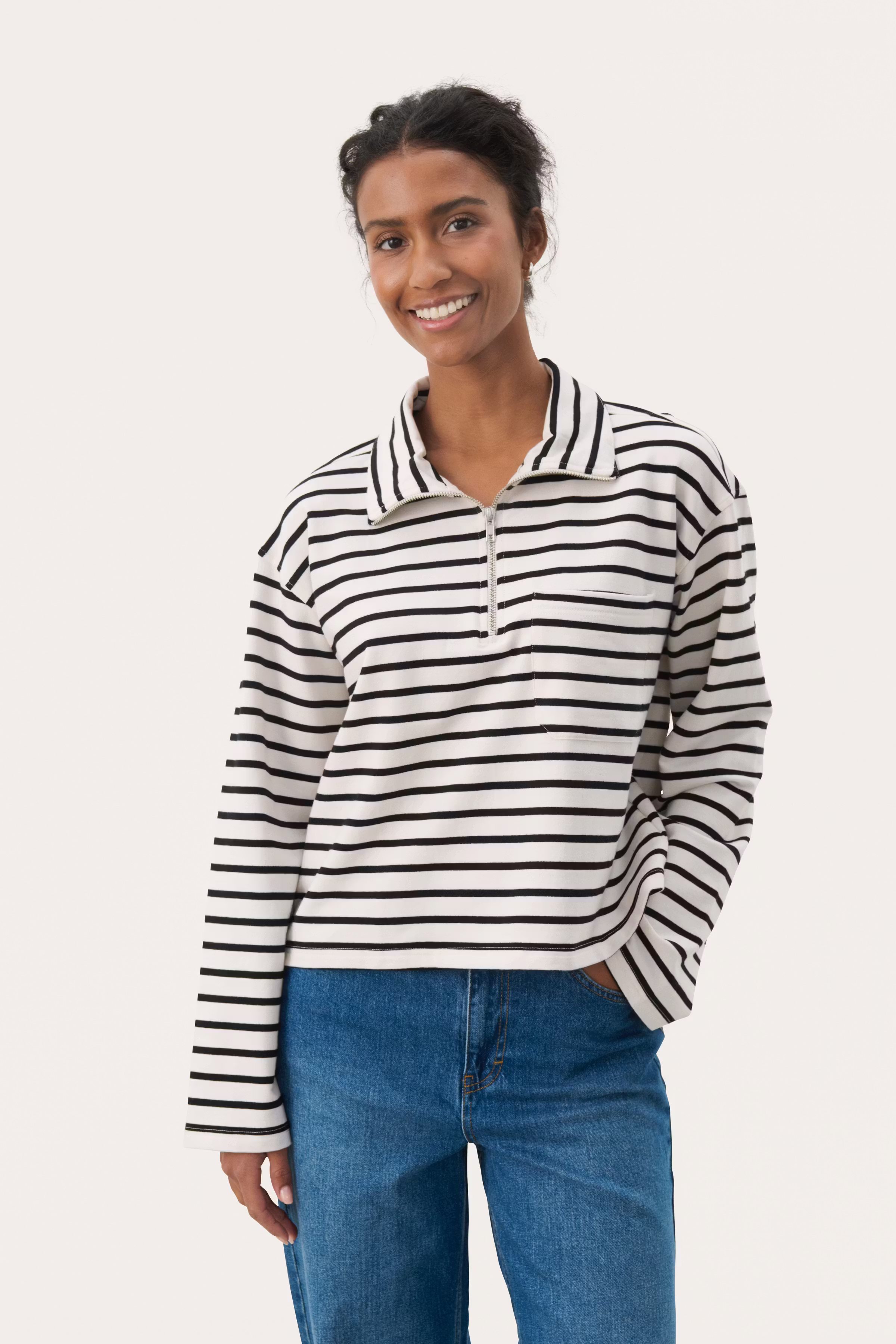 TianaPW Sweatshirt LOOKBOOK FRONT 30309841-303971