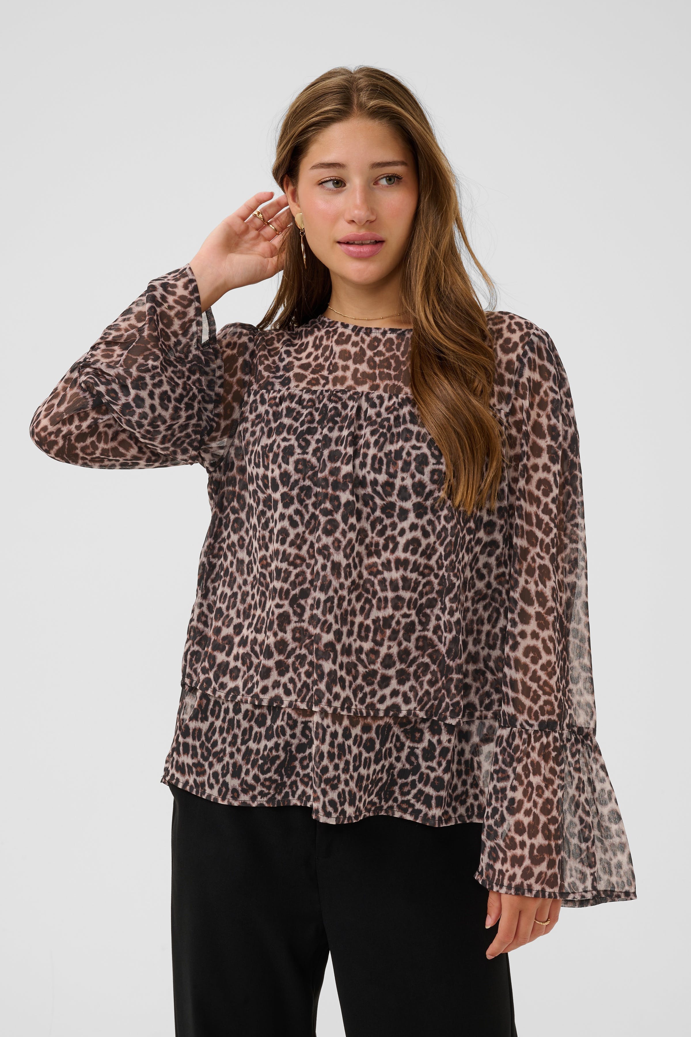 CRYuna Bluse LOOKBOOK FRONT 10615855-107306