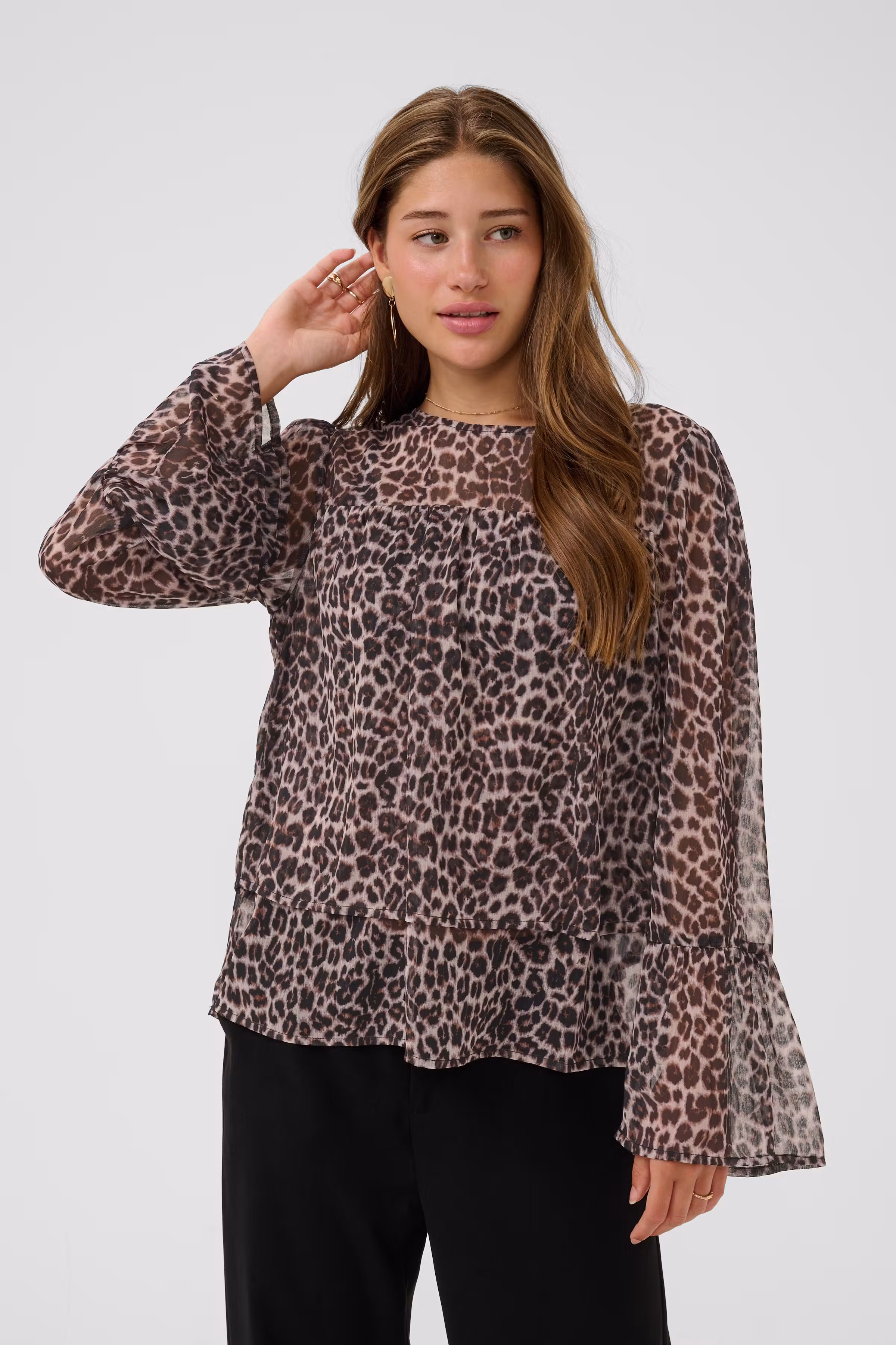 CRYuna Blouse LOOKBOOK FRONT 10615855-107306